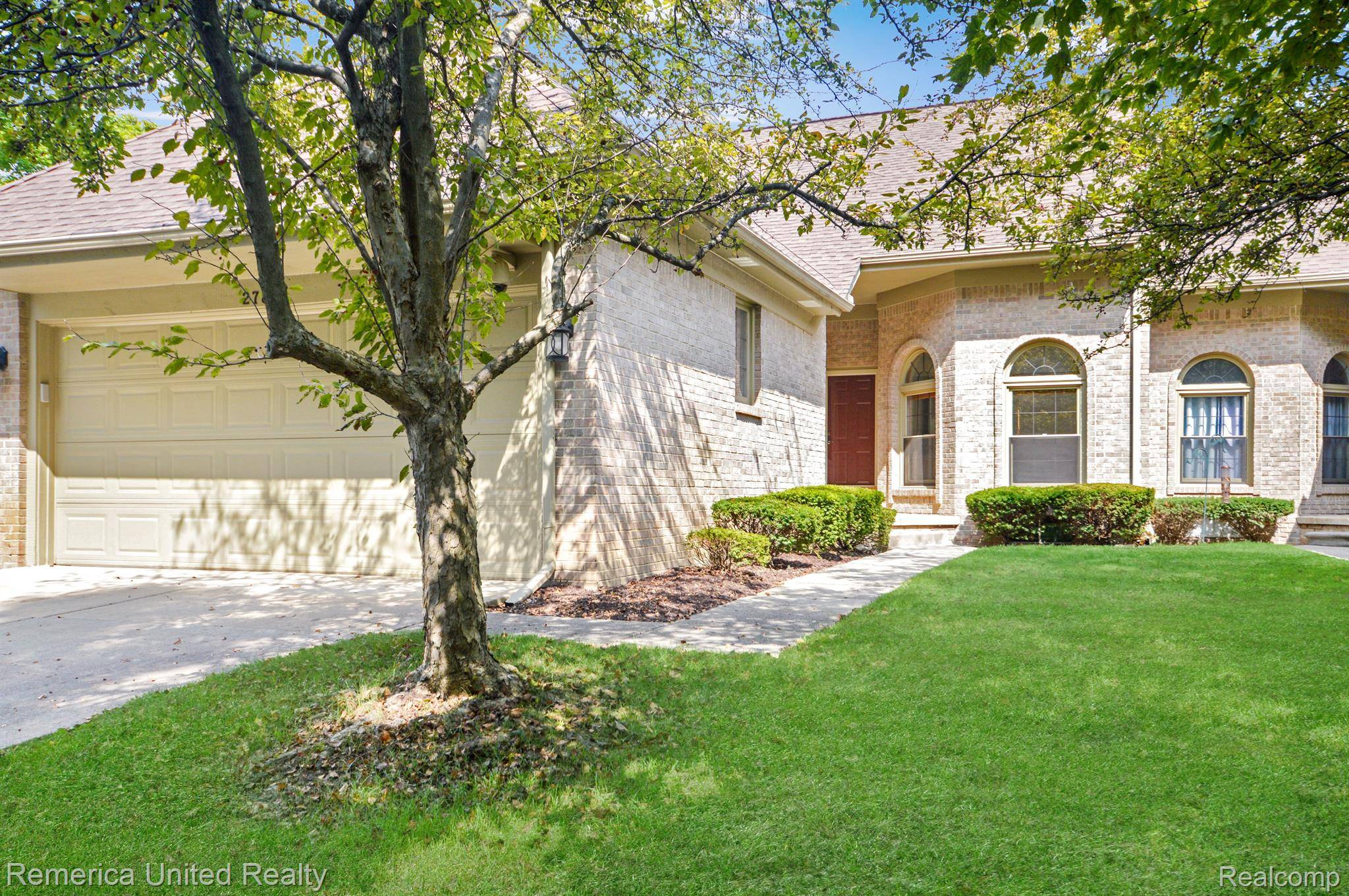 Wixom, MI 48393,2781 HONEY SUCKLE CT