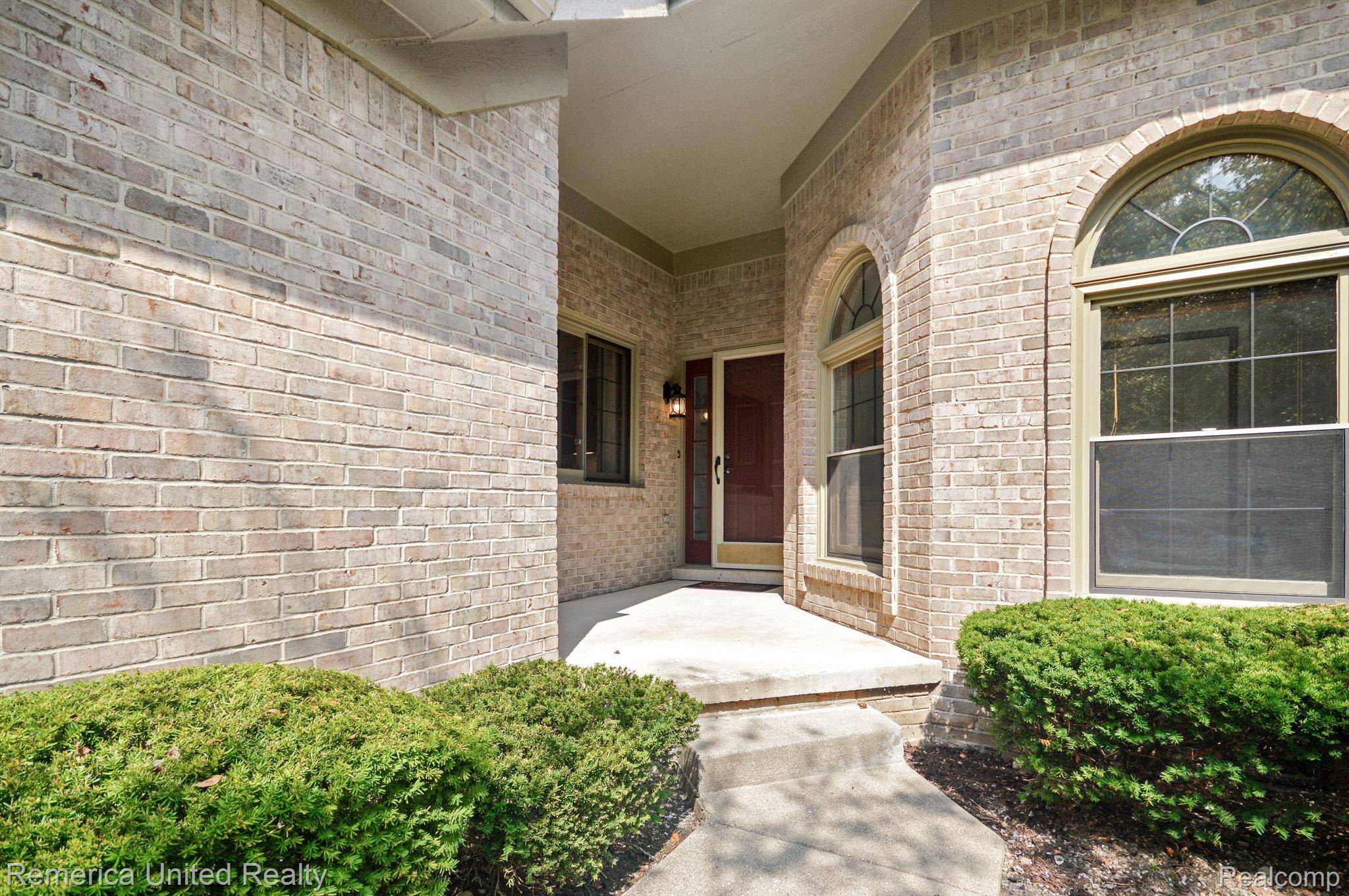 Wixom, MI 48393,2781 HONEY SUCKLE CT