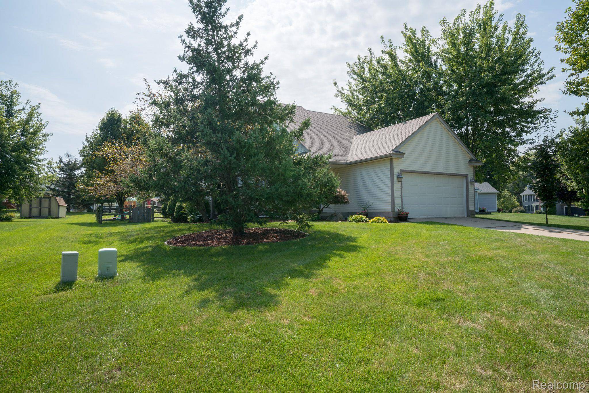 Bath, MI 48808,13575 HUNTERS XING