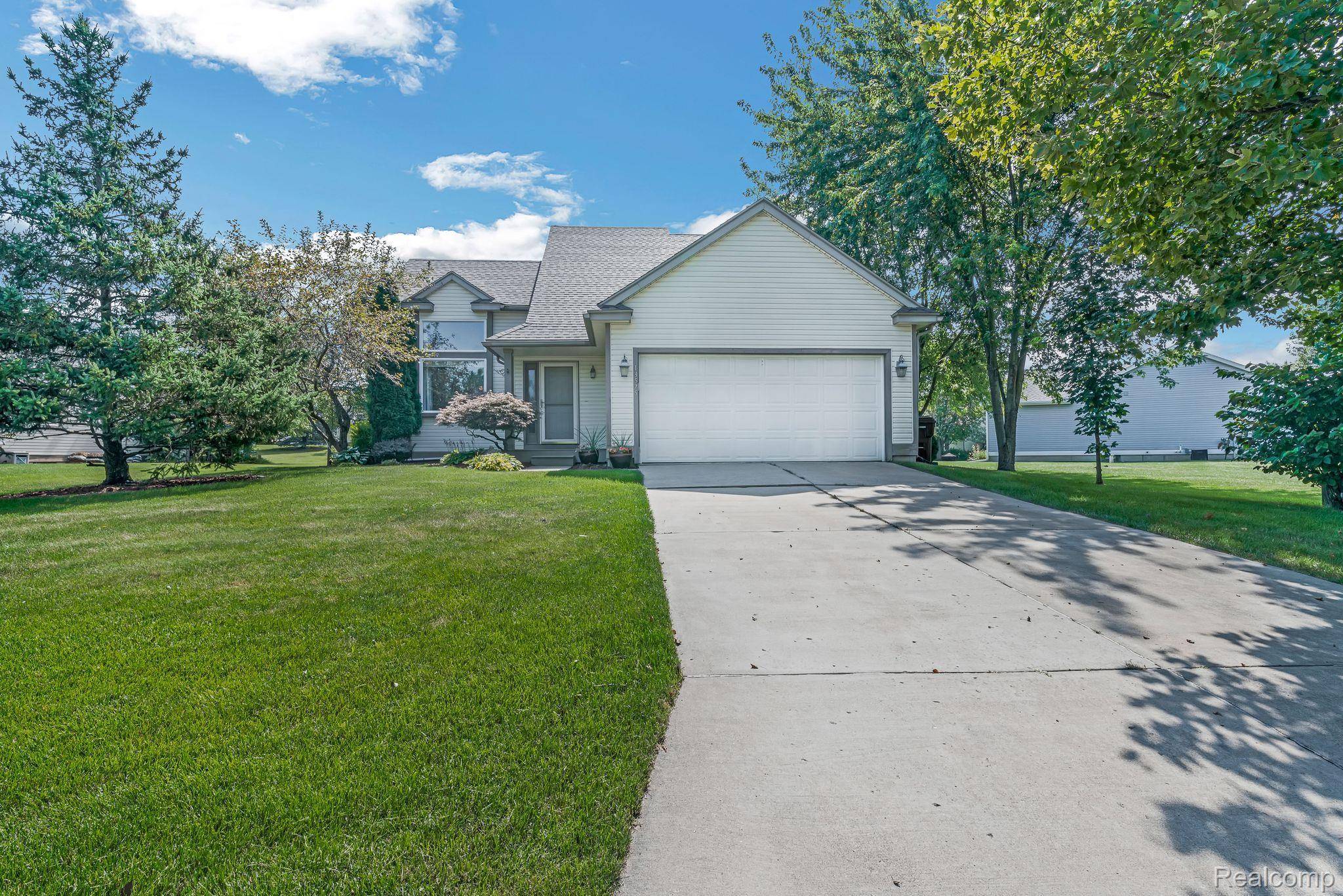 Bath, MI 48808,13575 HUNTERS XING