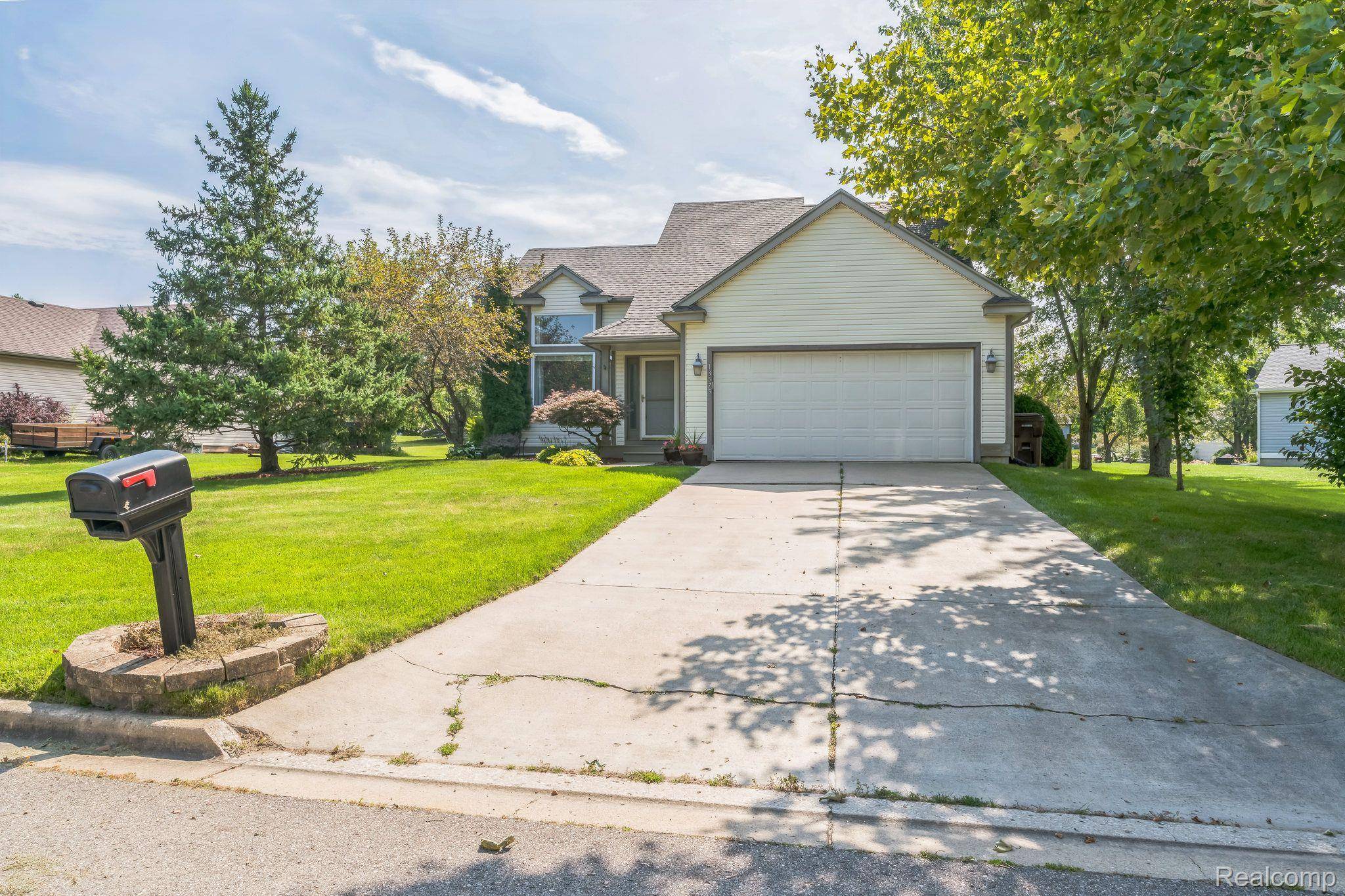 Bath, MI 48808,13575 HUNTERS XING