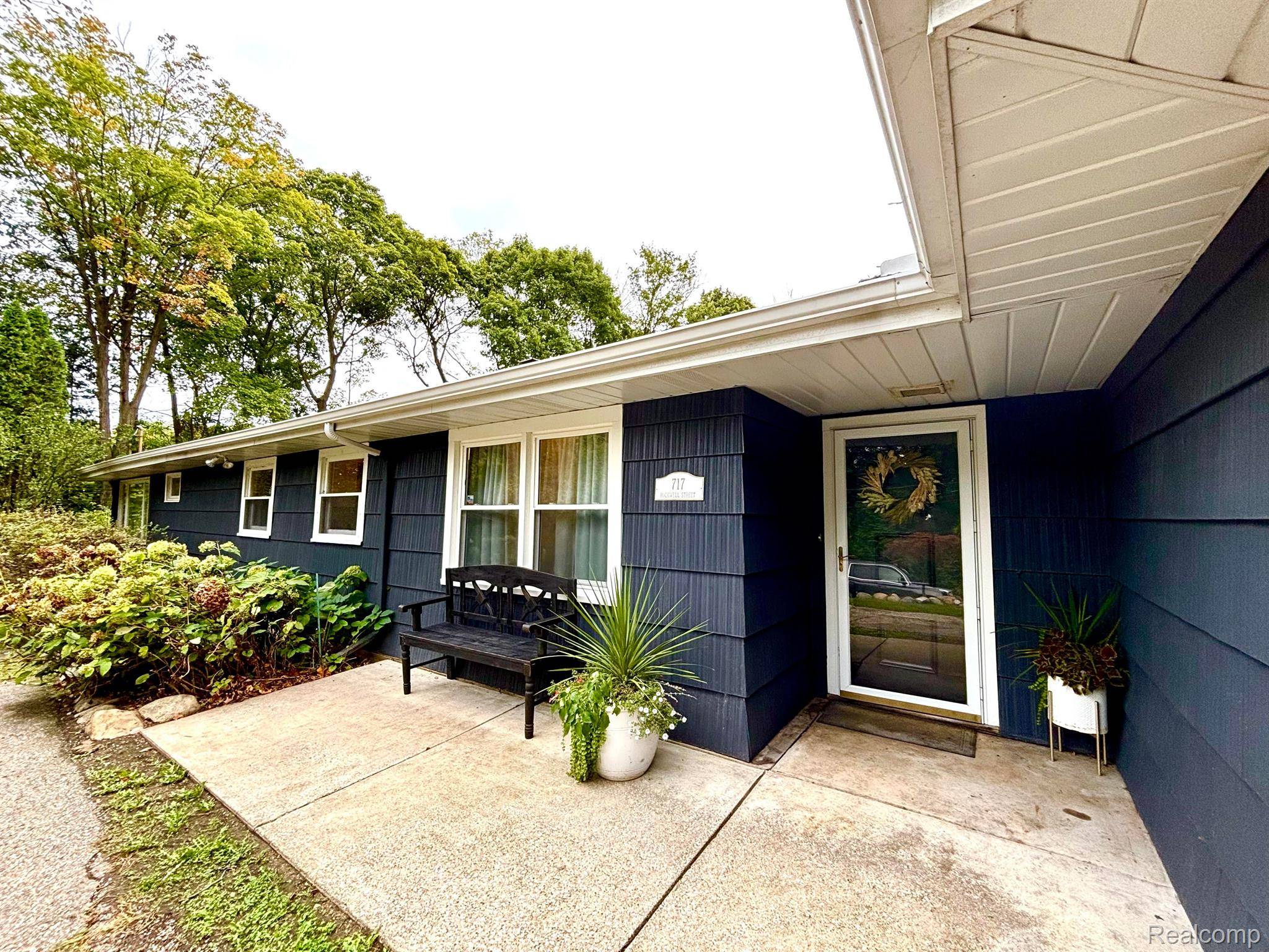 Fenton, MI 48430,717 W ROCKWELL ST