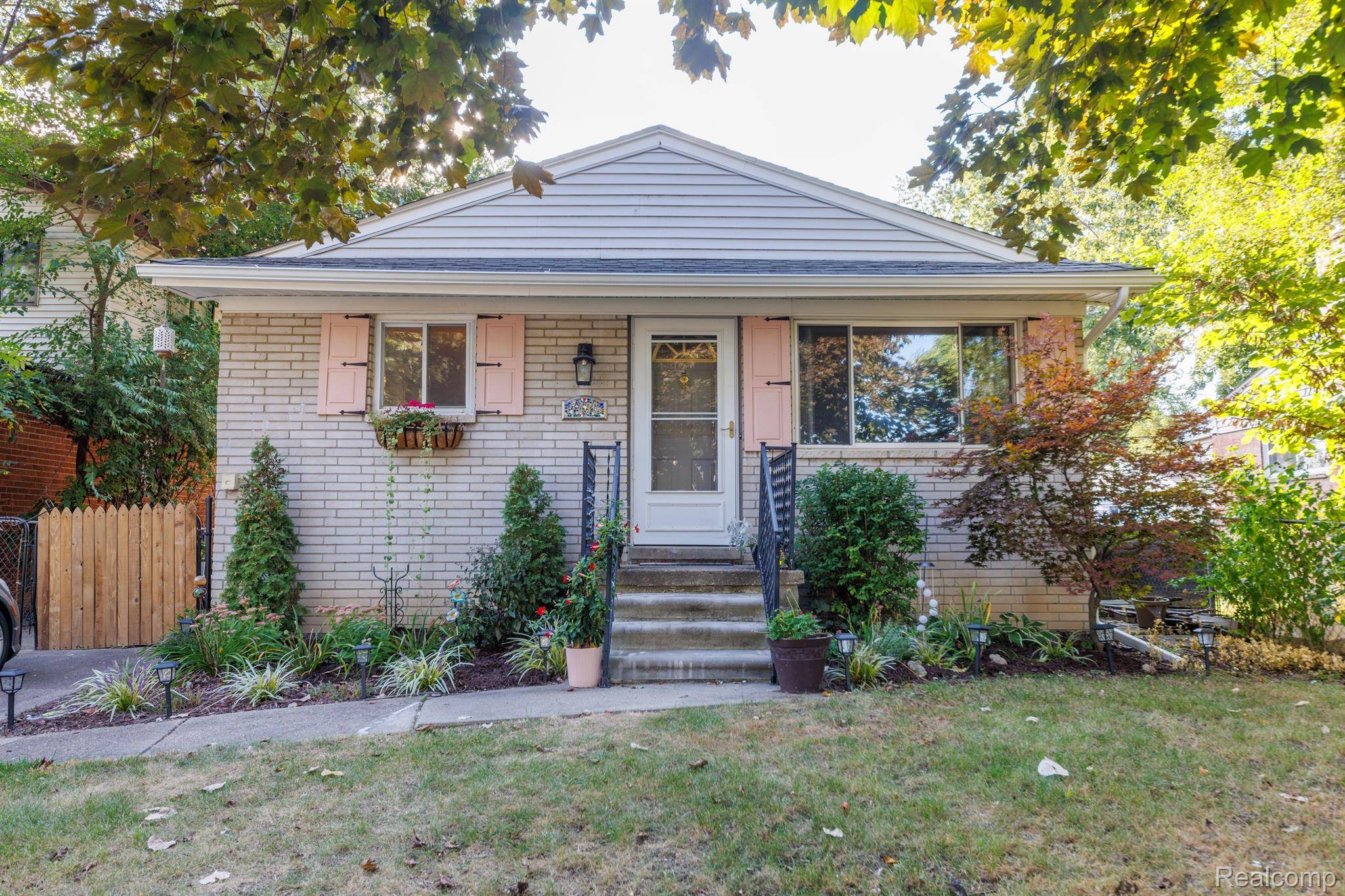 Westland, MI 48185,7435 FLORAL ST