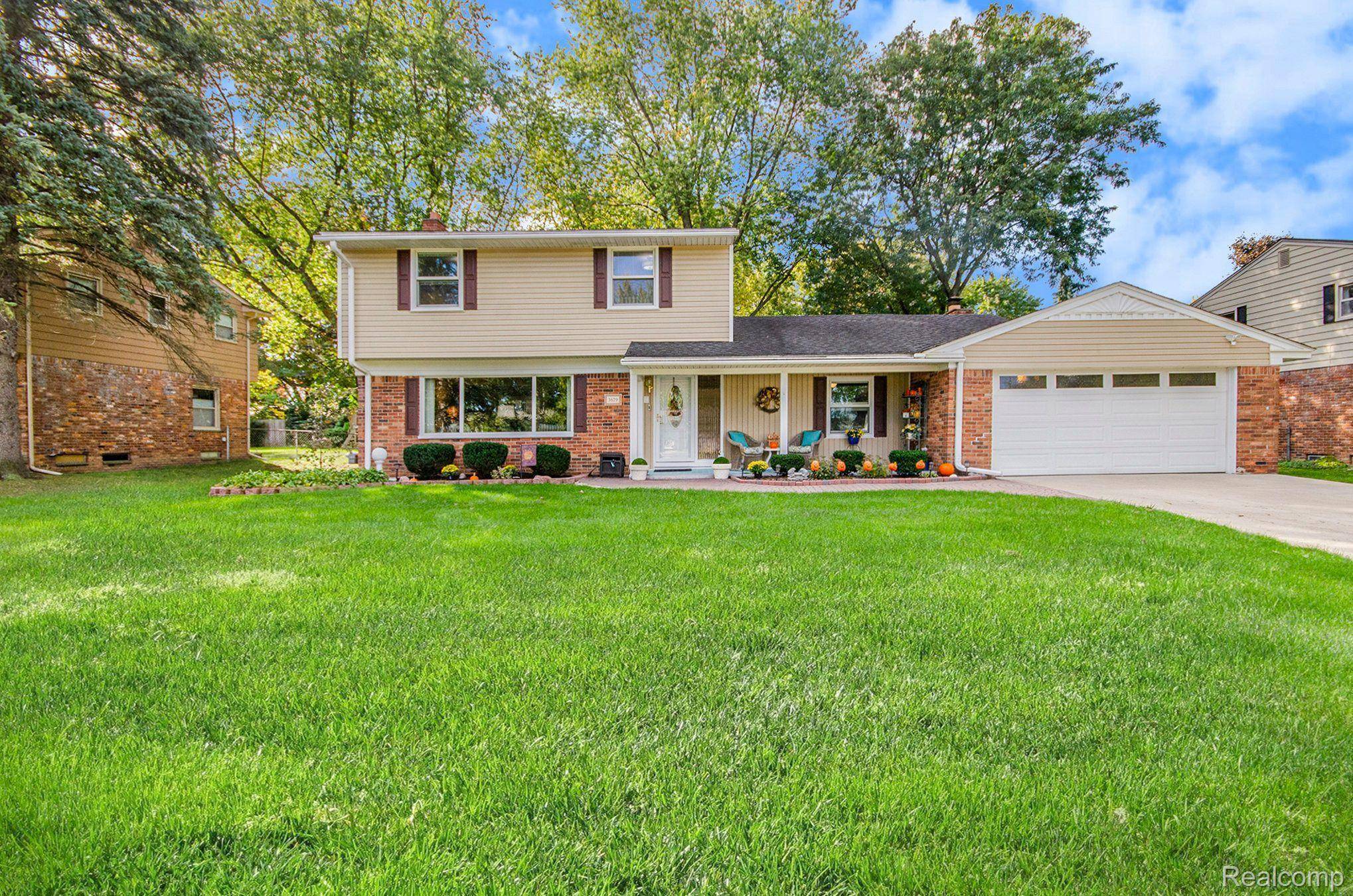 Waterford, MI 48329,3679 LORENA DR