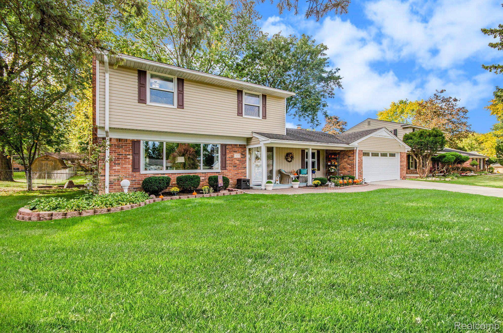 Waterford, MI 48329,3679 LORENA DR