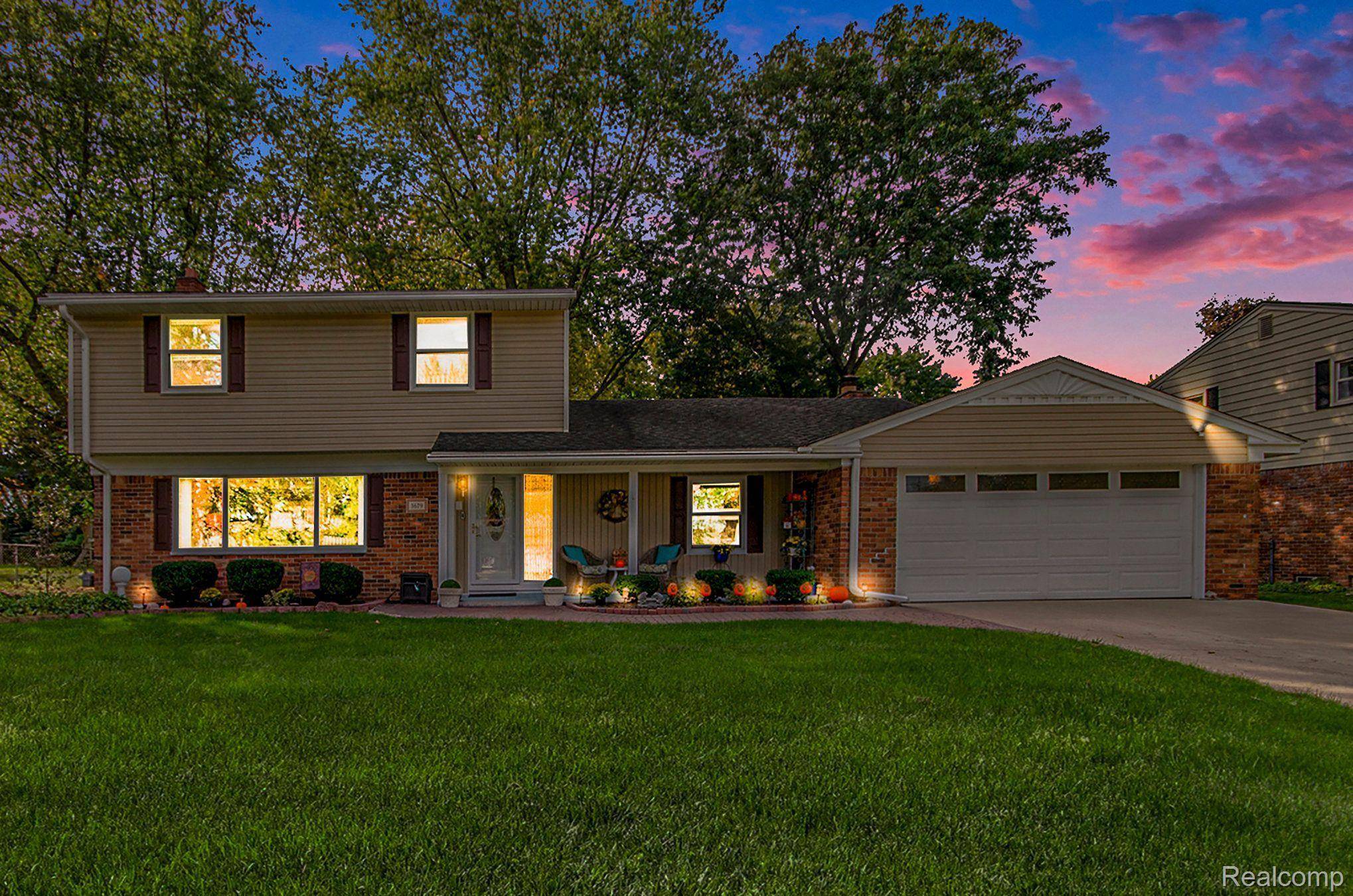 Waterford, MI 48329,3679 LORENA DR