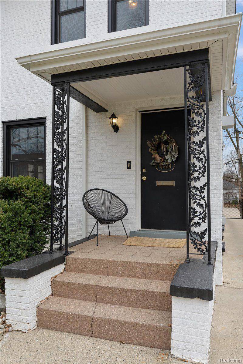 Detroit, MI 48221,18614 Birchcrest DR