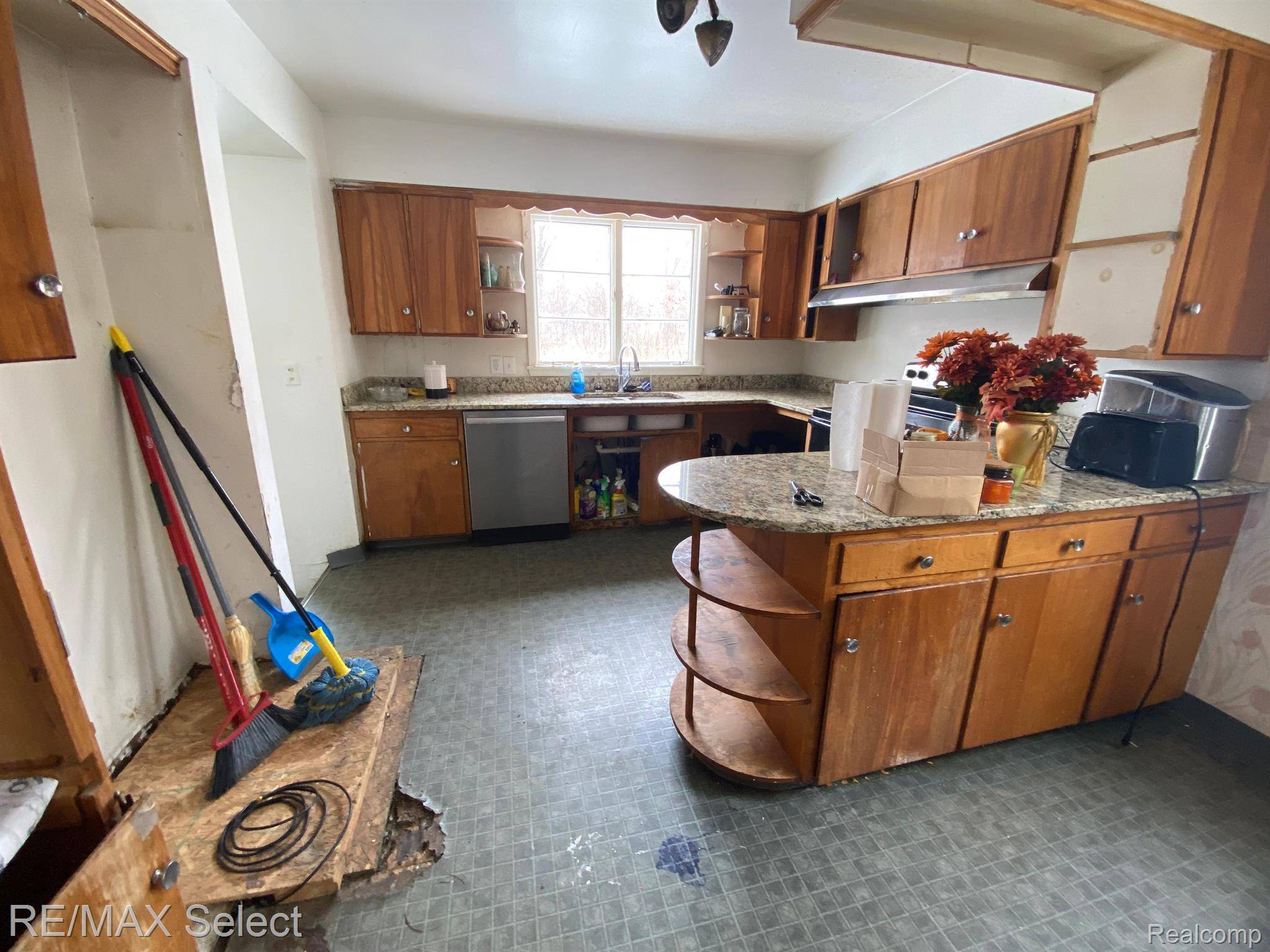 Clio, MI 48420,11413 SUNSET DR