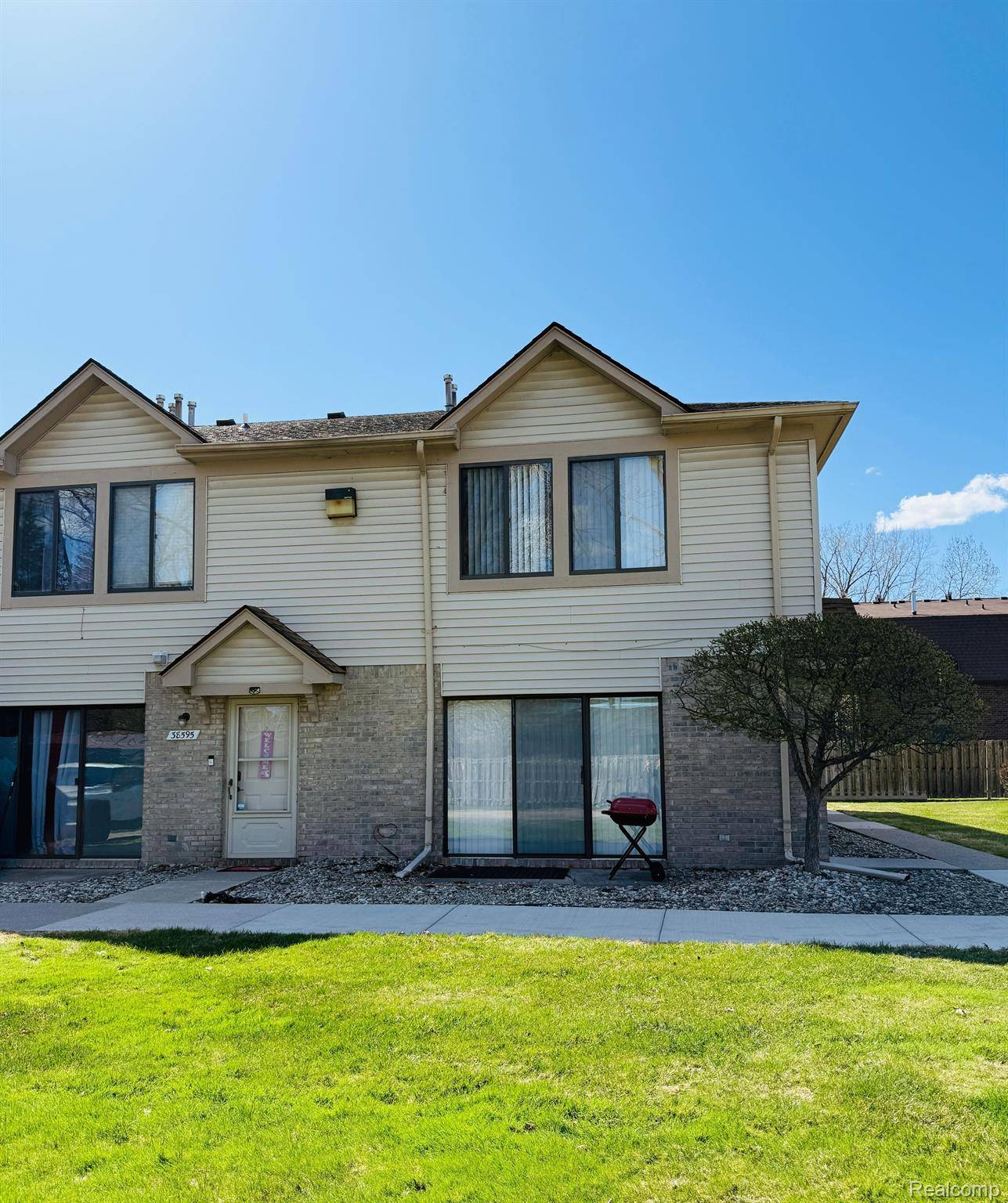 Clinton Township, MI 48036,38597 WELLINGTON DR