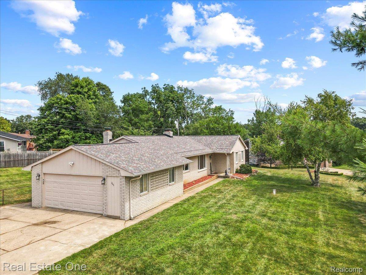 Oxford, MI 48371,225 Cross Timbers ST
