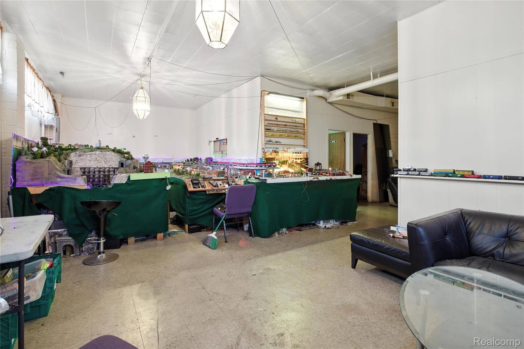 Detroit, MI 48227,13200 Fenkell st ST