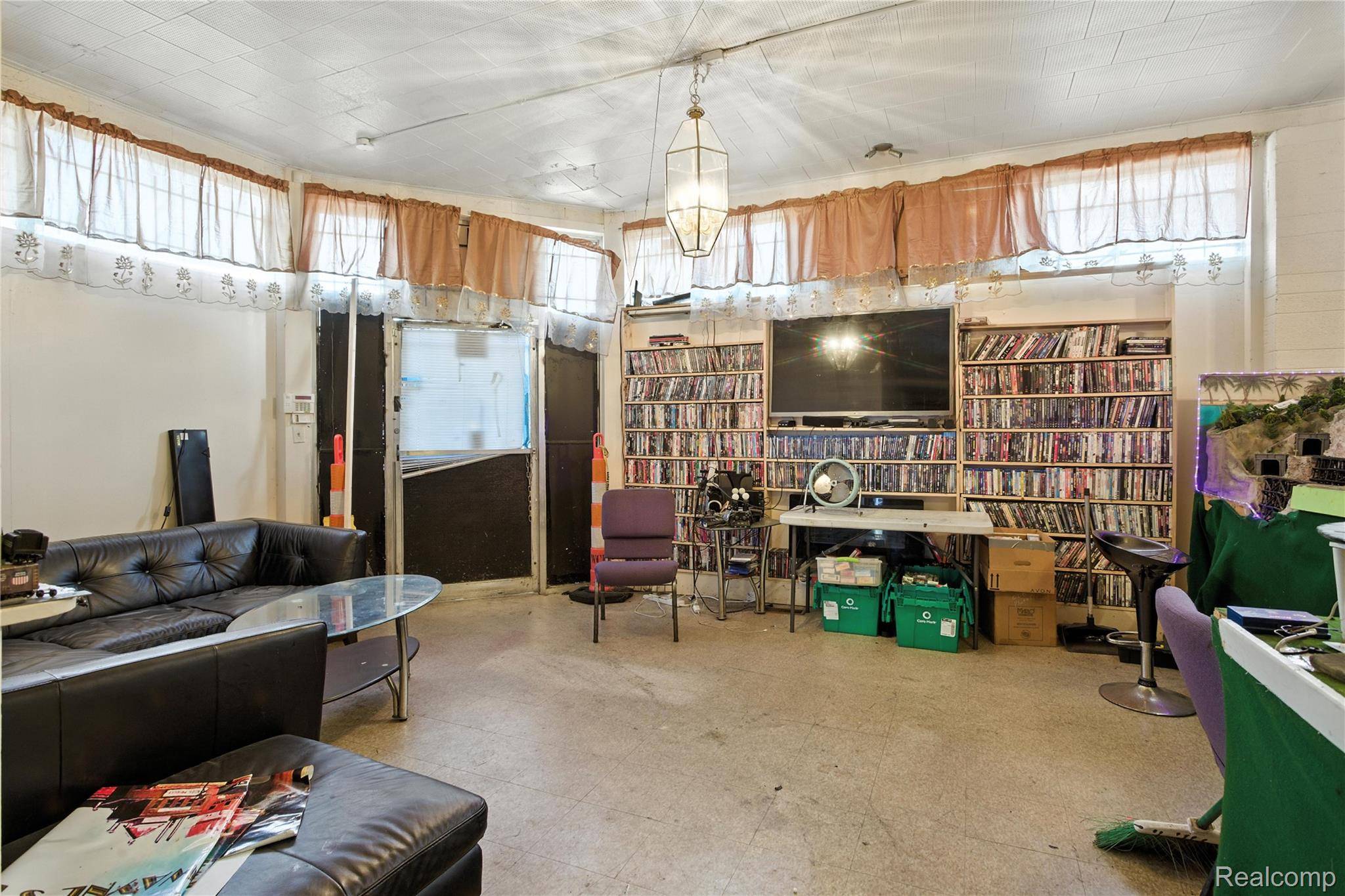 Detroit, MI 48227,13200 Fenkell st ST