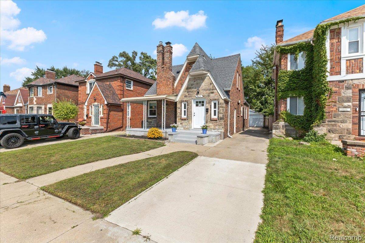 Detroit, MI 48221,18672 Cherrylawn ST