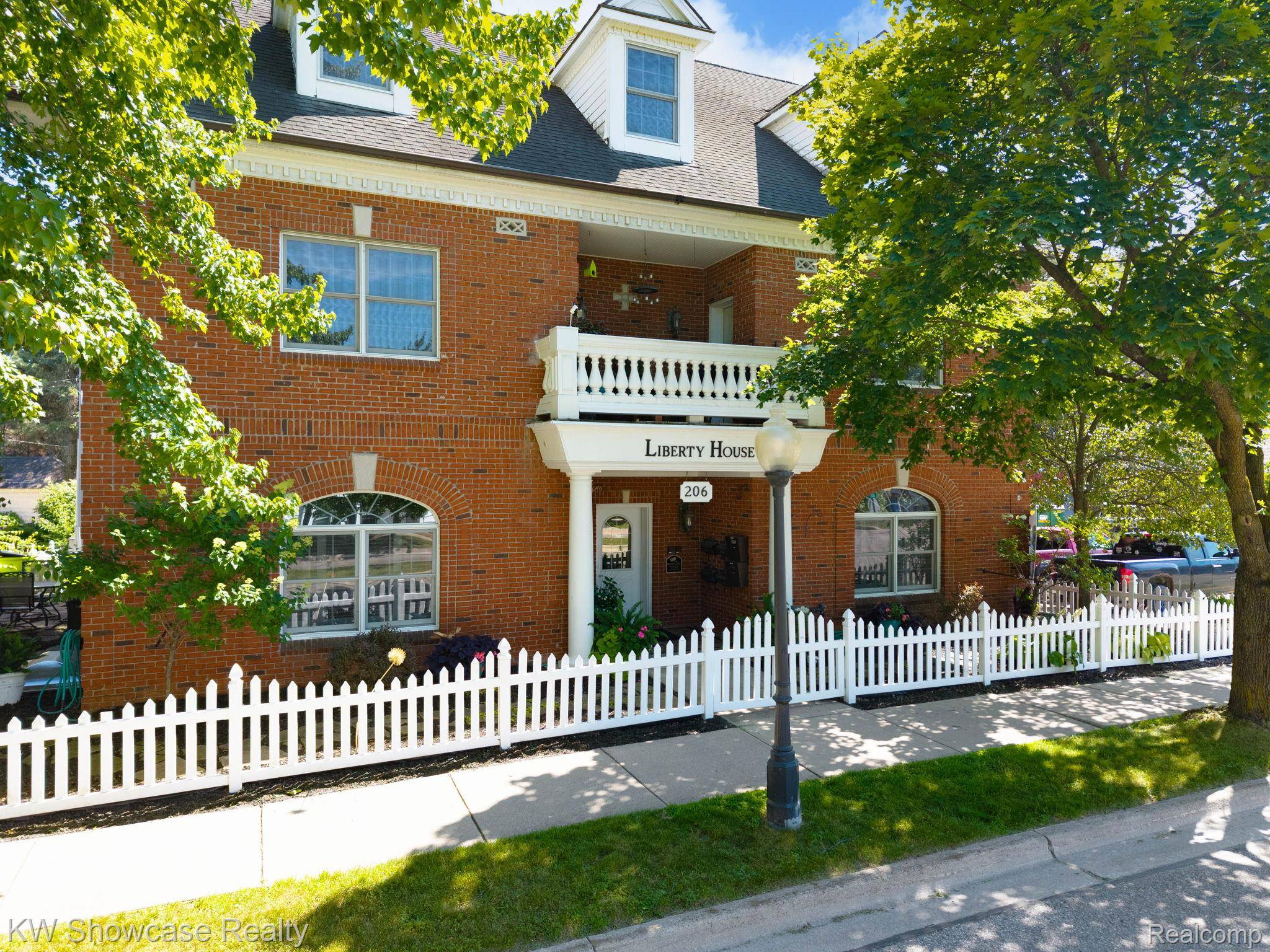 Milford, MI 48381,206 E Liberty ST
