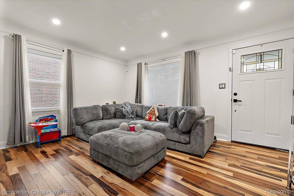 Detroit, MI 48224,9288 Camley ST