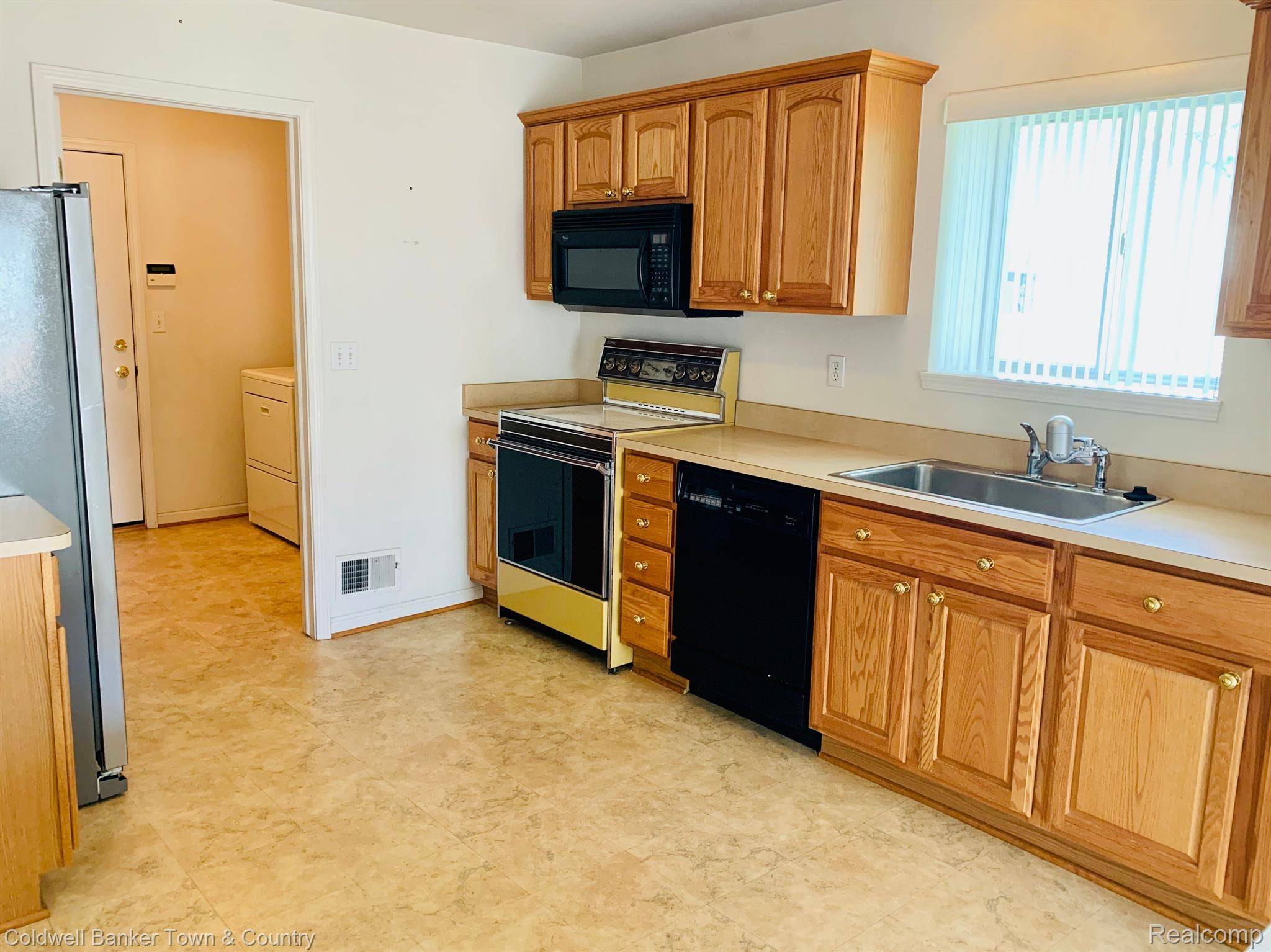 Taylor, MI 48180,22745 COACHLIGHT CIR