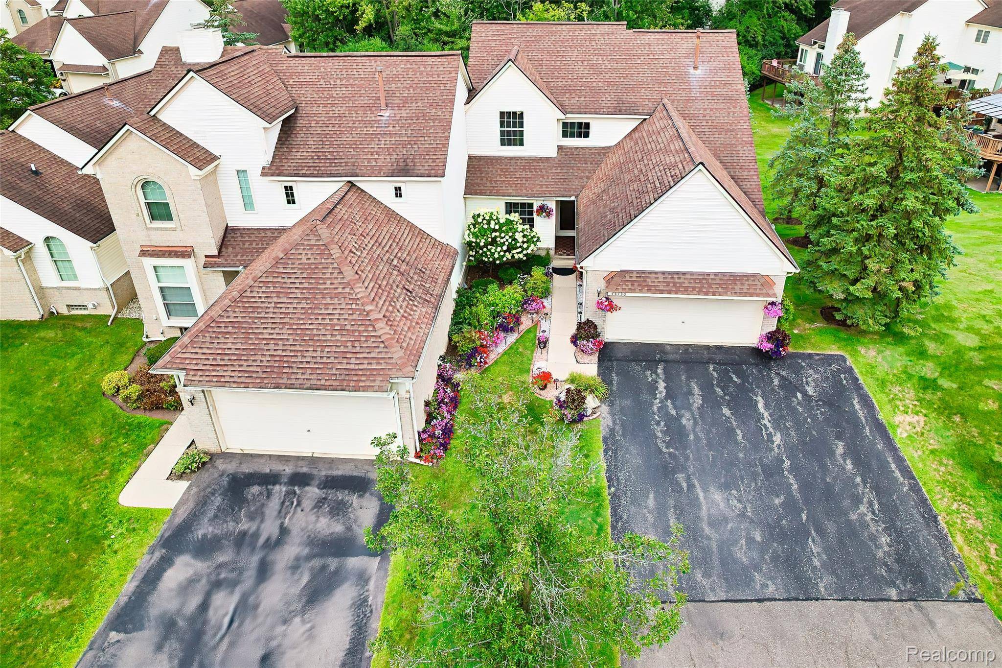 Novi, MI 48375,43730 Algonquin DR