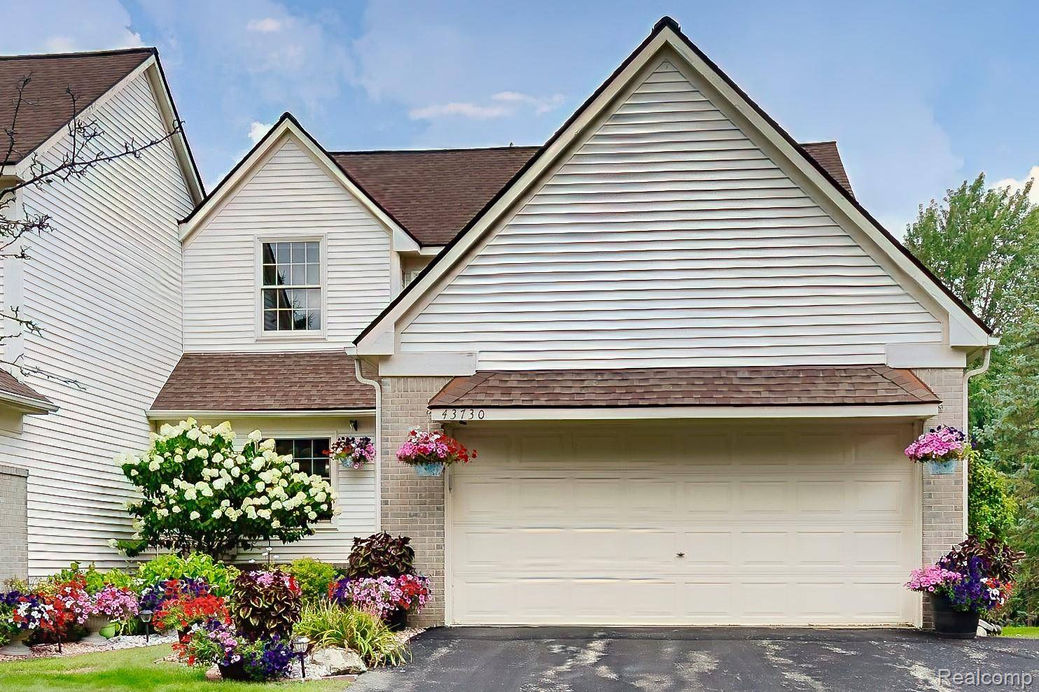 Novi, MI 48375,43730 Algonquin DR