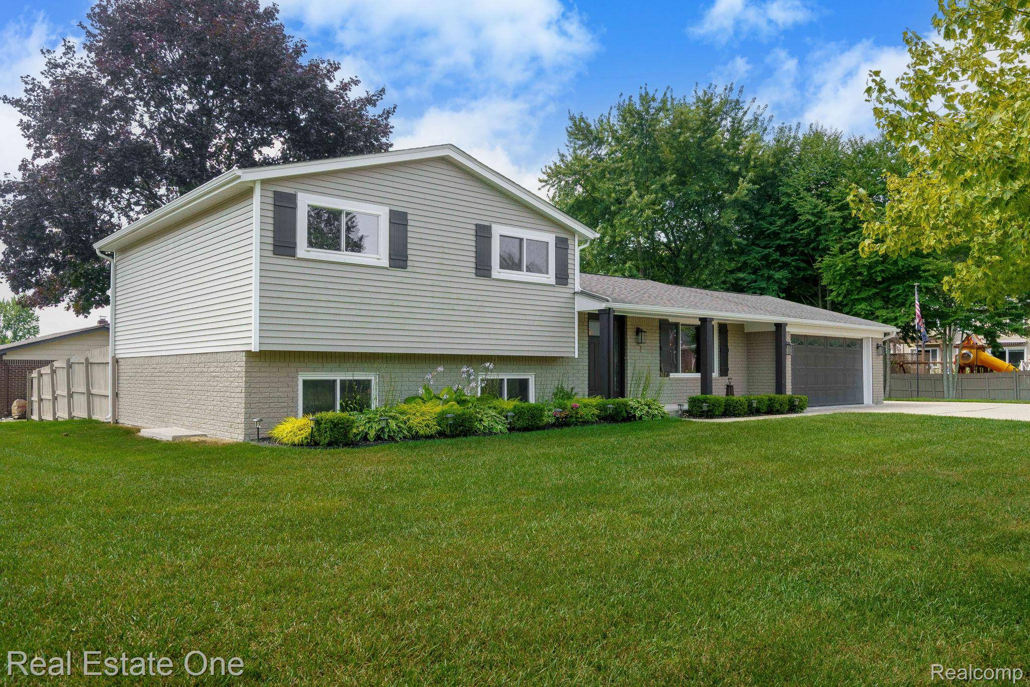 White Lake, MI 48386,9545 Crown Ridge DR