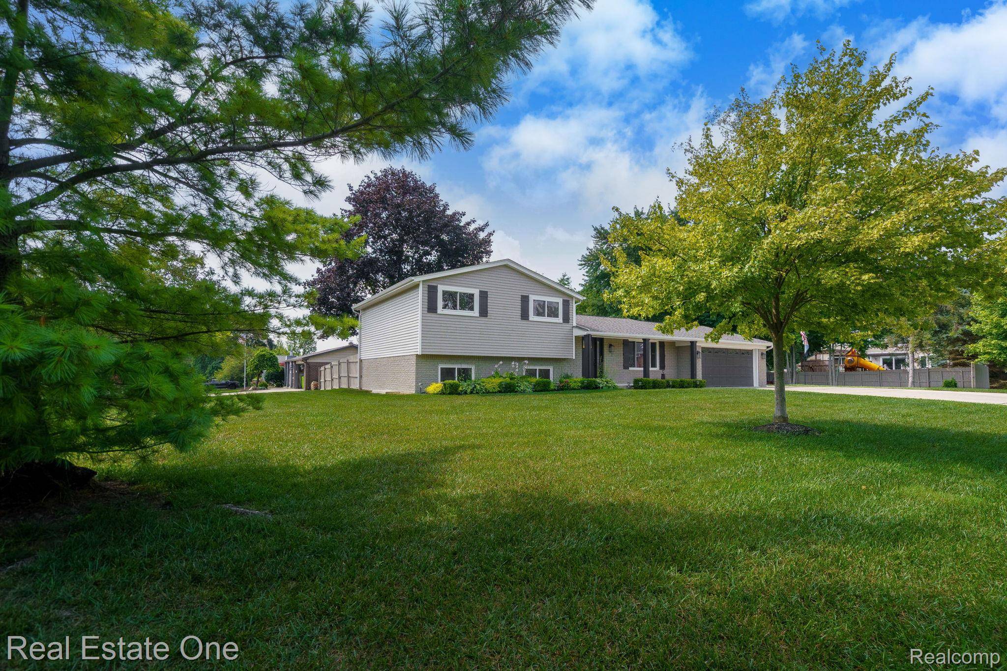 White Lake, MI 48386,9545 Crown Ridge DR