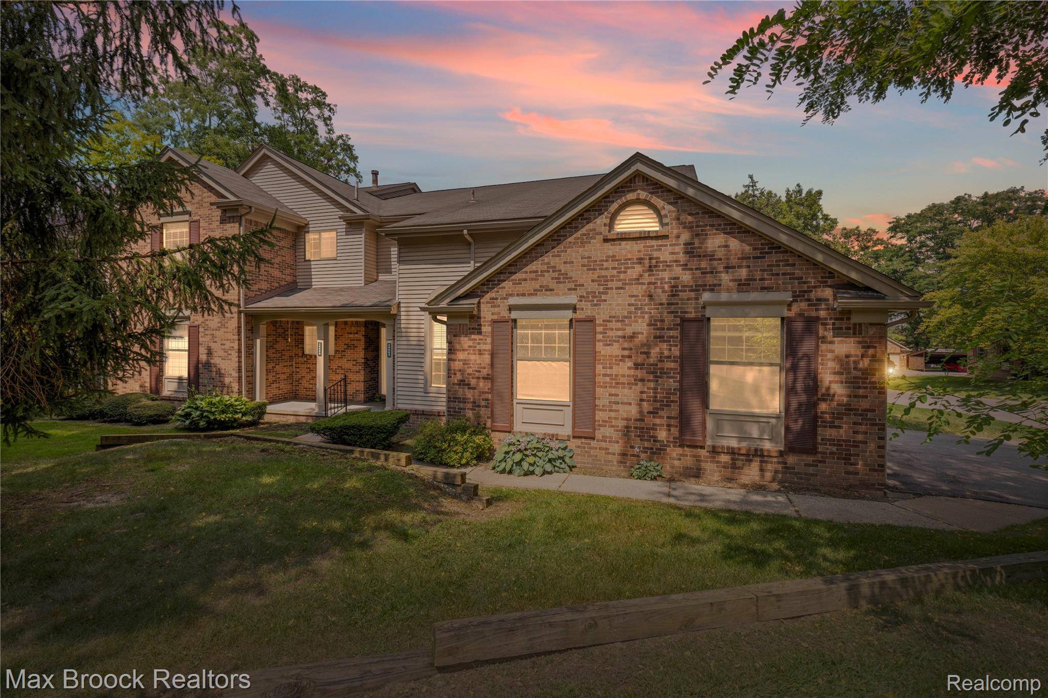 Farmington Hills, MI 48331,29664 Pine Ridge CIR