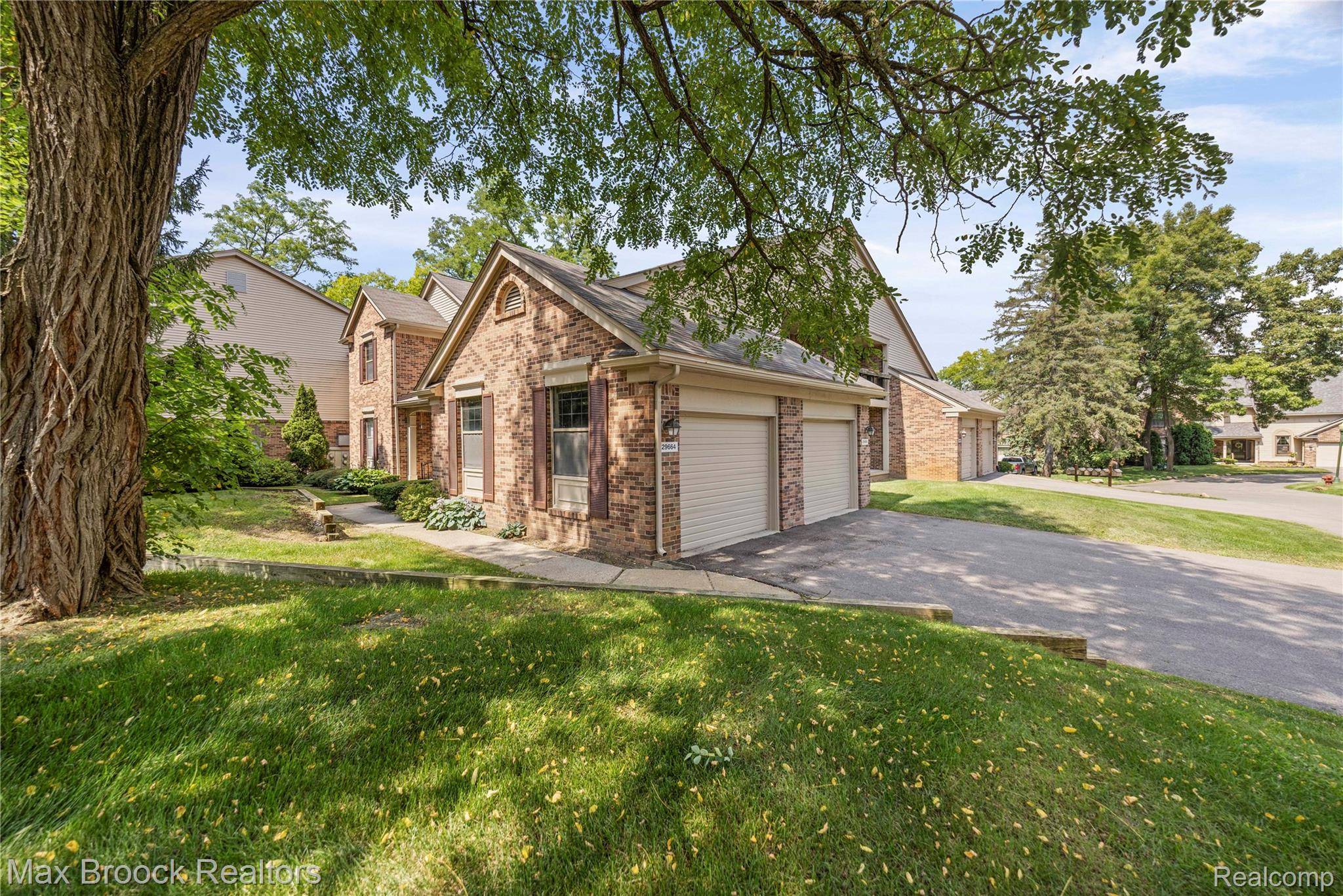 Farmington Hills, MI 48331,29664 Pine Ridge CIR