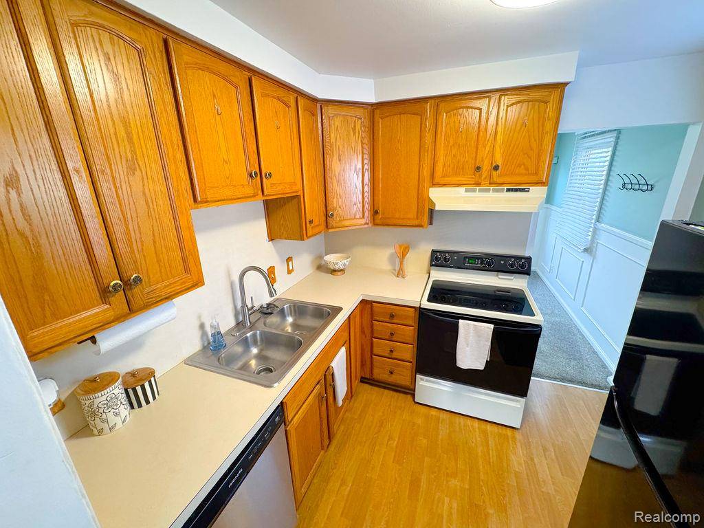 Southgate, MI 48195,13044 Cunningham ST