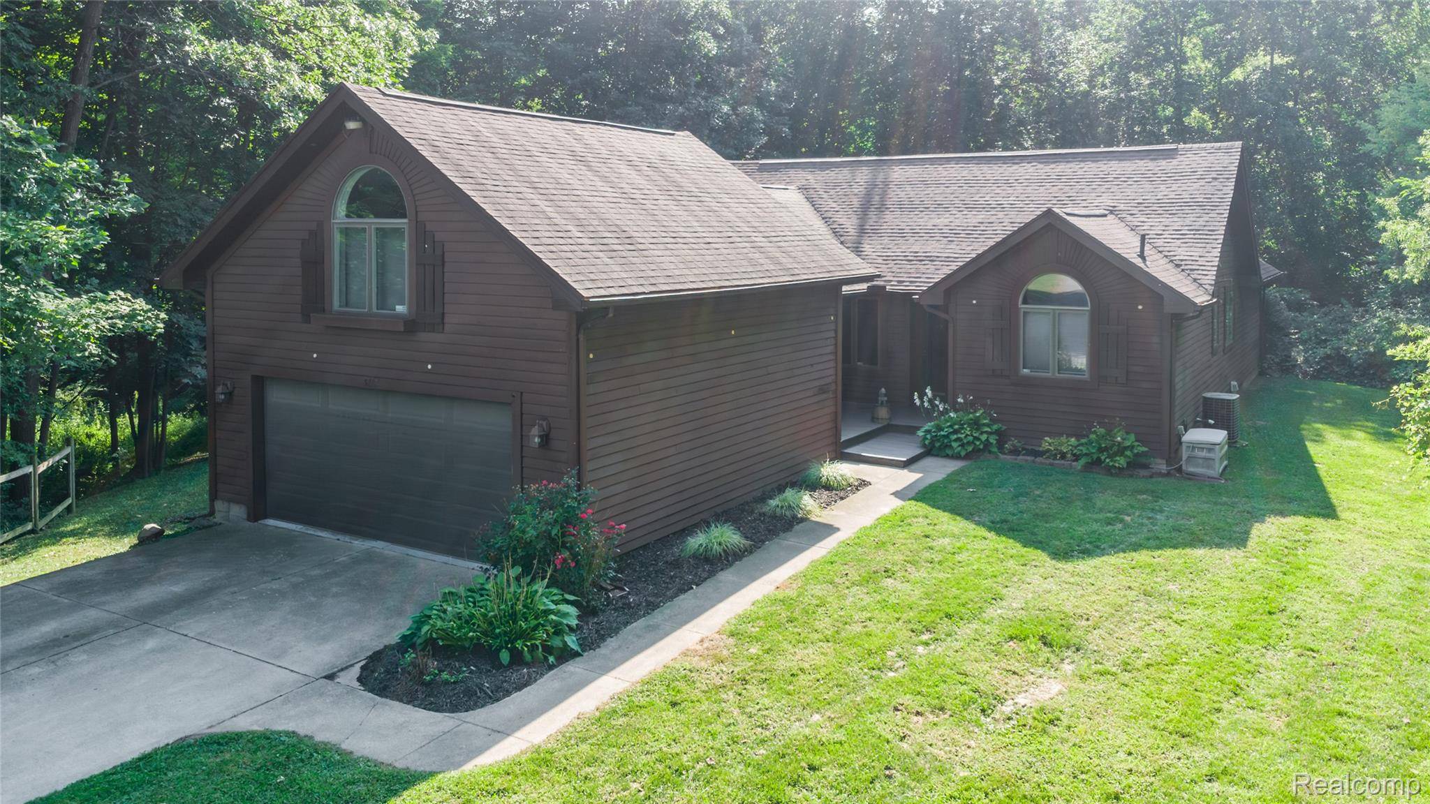 Flushing, MI 48433,5413 N McKinley RD