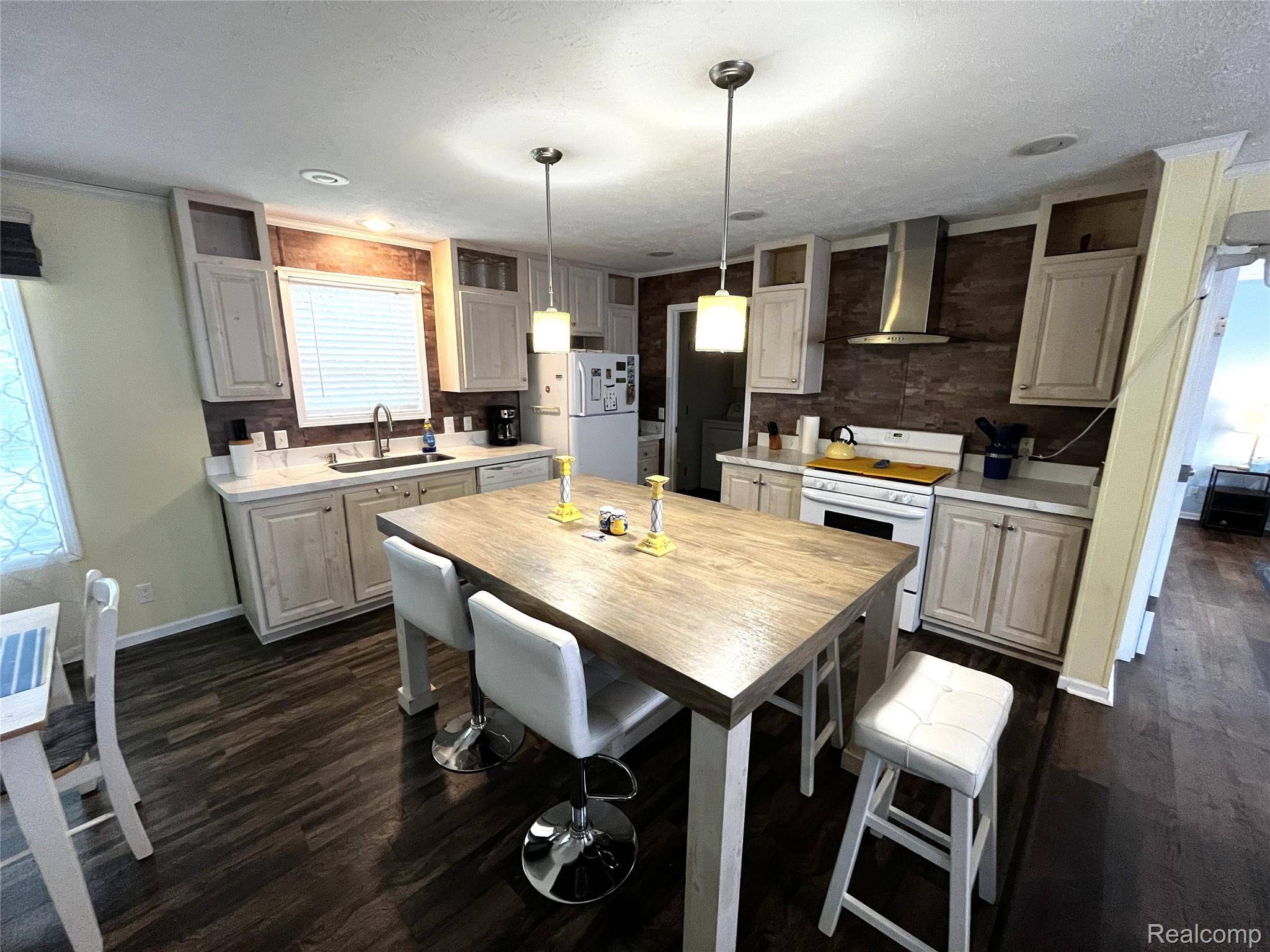 Oxford, MI 48371,445 Chinkapin Rill