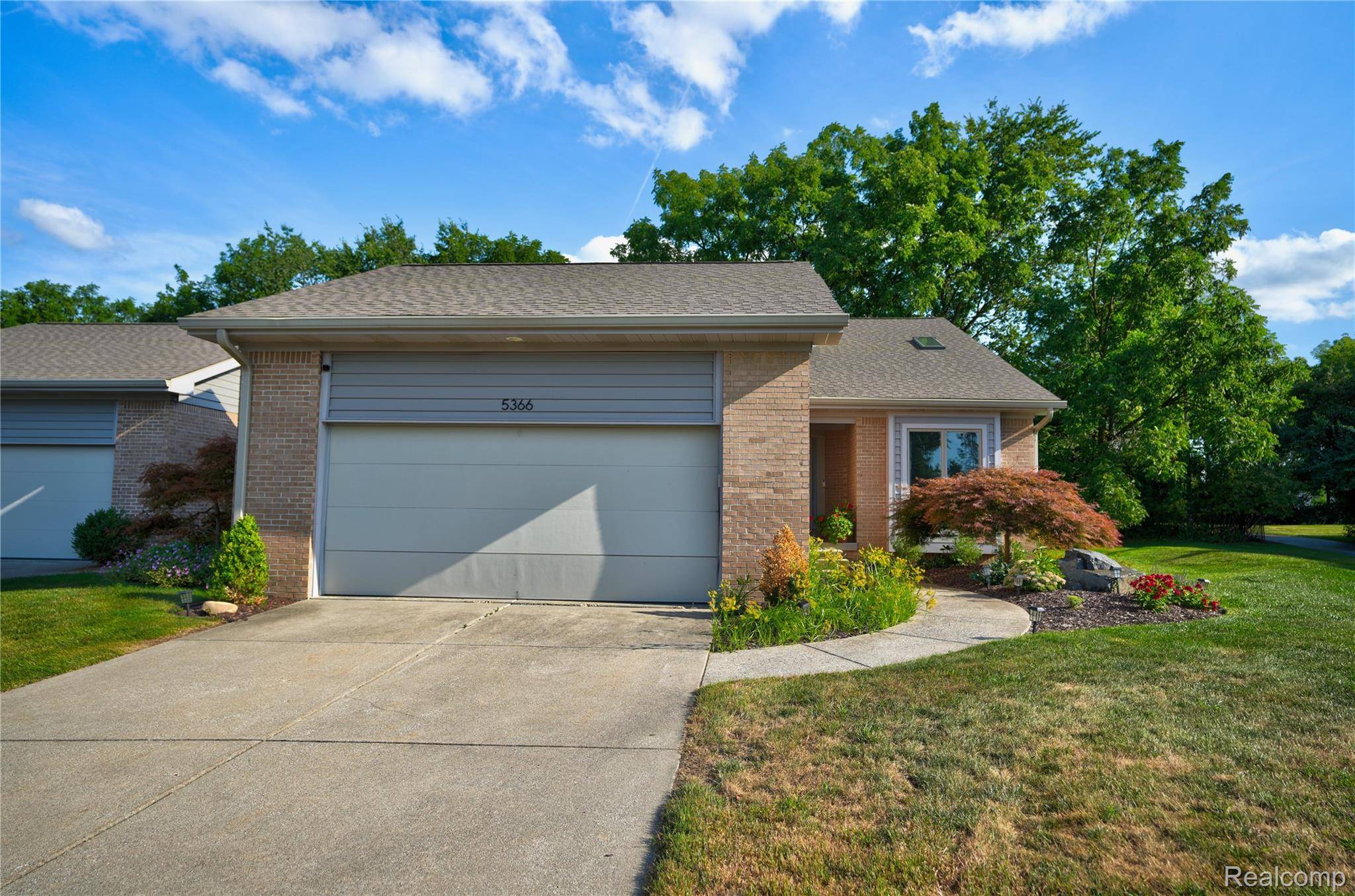 Grand Blanc, MI 48439,5366 Warwick TRL