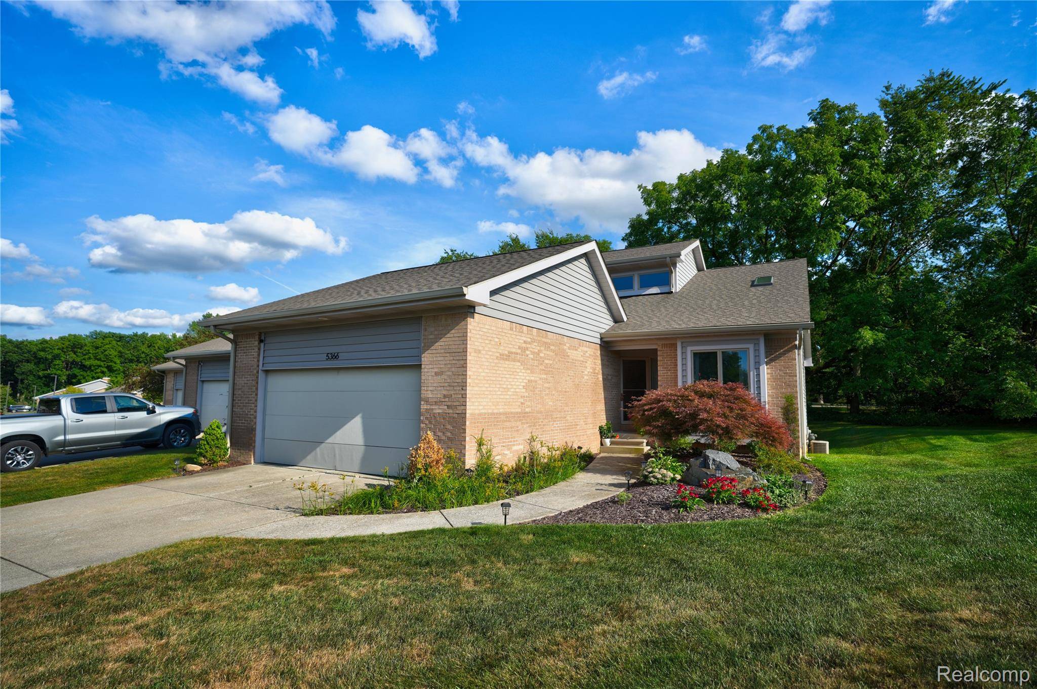 Grand Blanc, MI 48439,5366 Warwick TRL