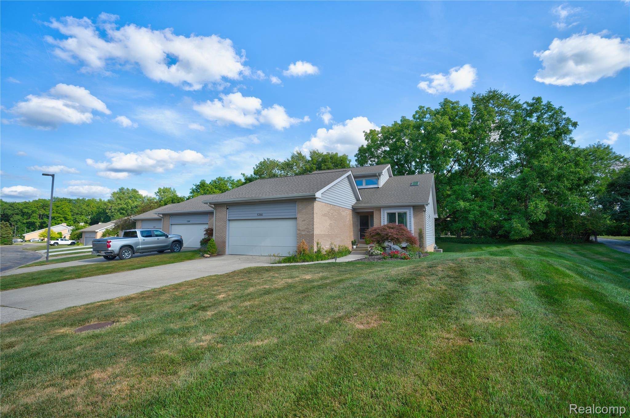 Grand Blanc, MI 48439,5366 Warwick TRL