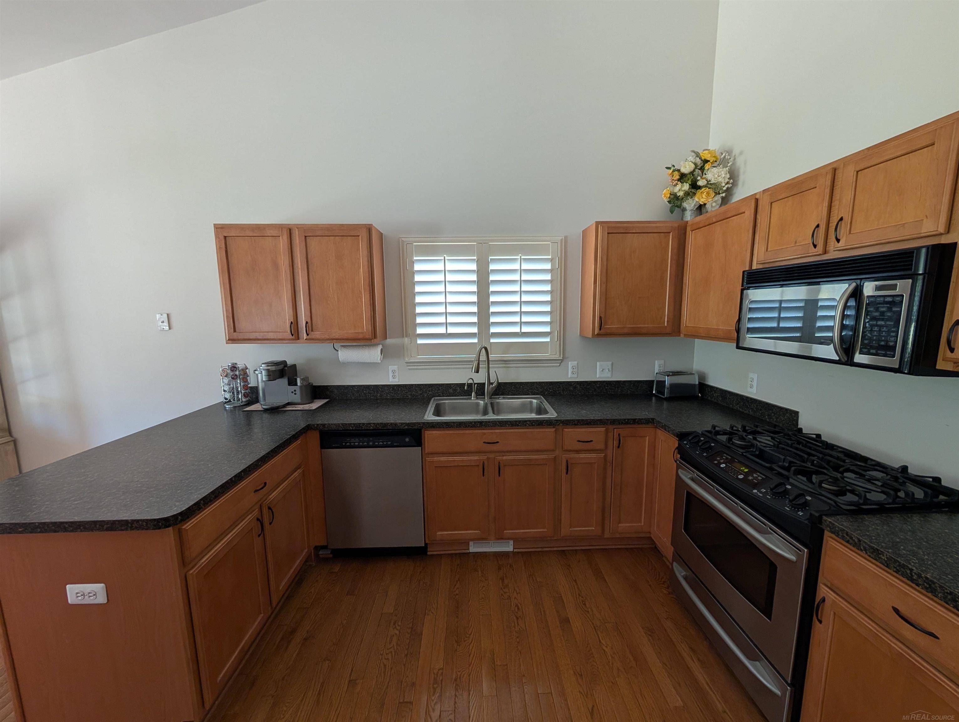 Shelby Twp, MI 48317,8389 Rhode DR