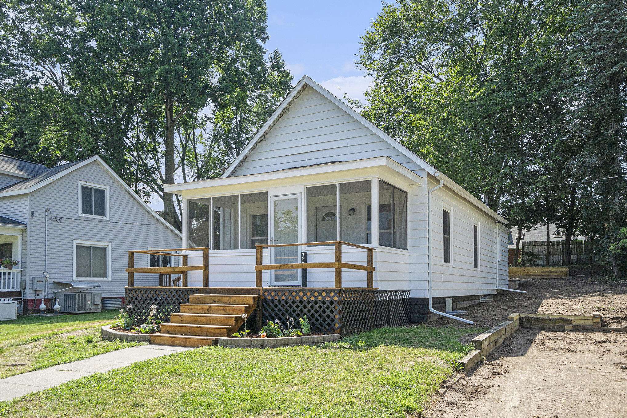 304 E Spring ST, Bloomingdale Vllg, MI 49026