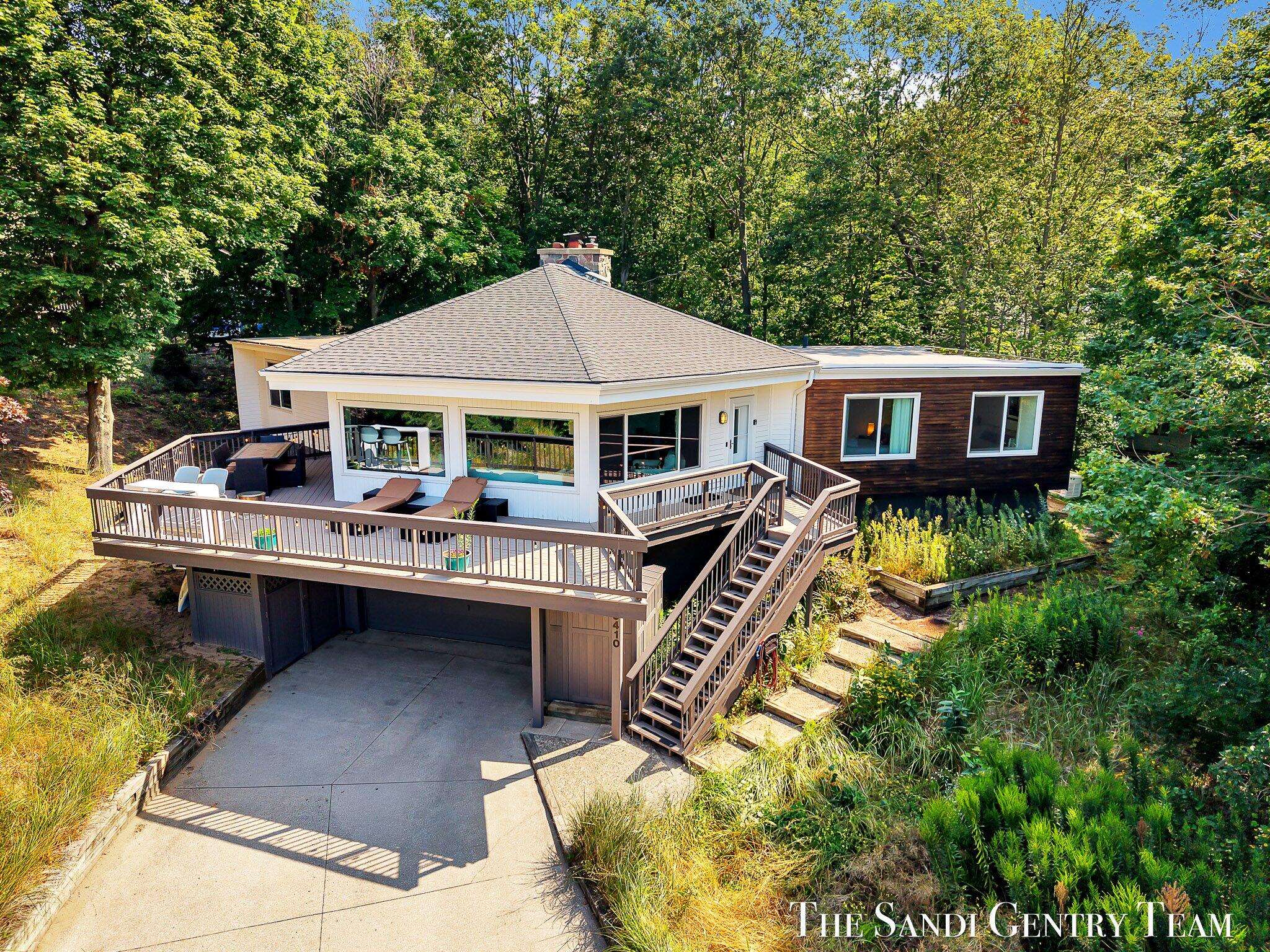 West Olive, MI 49460,9410 Whispering Sands DR