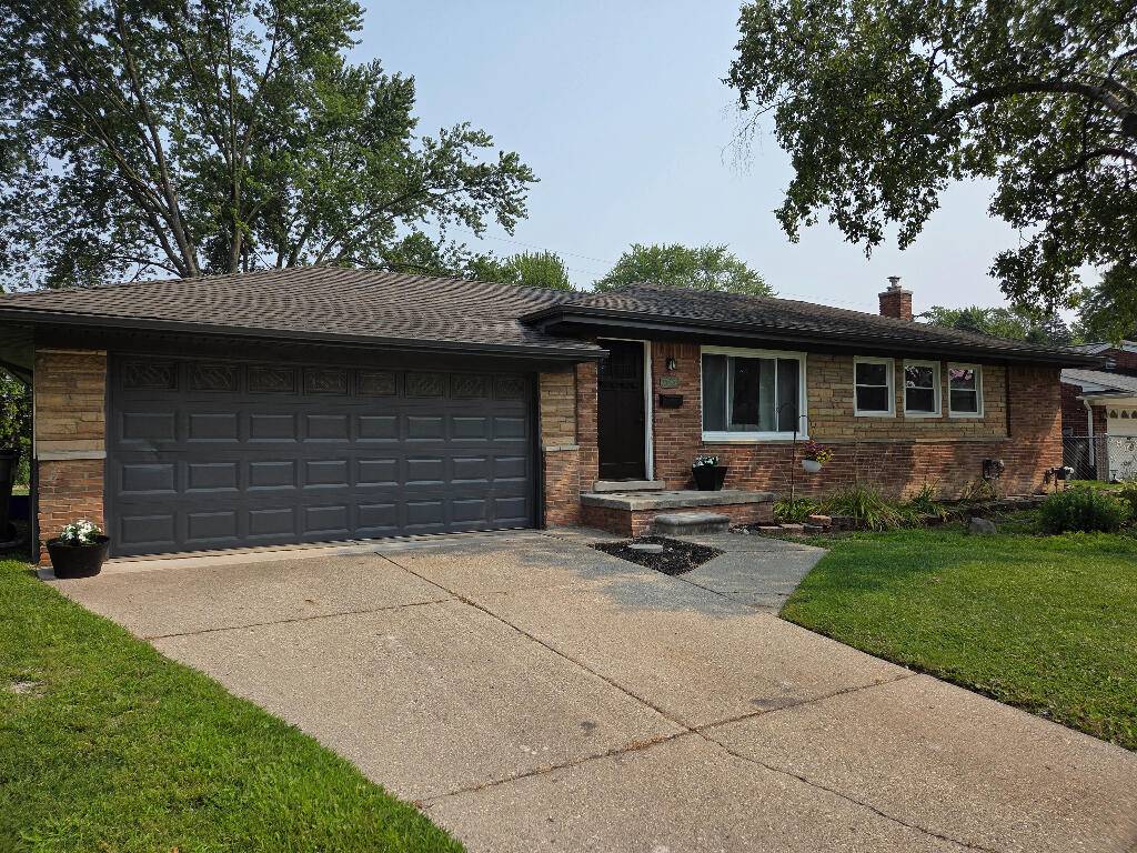 Clinton Twp, MI 48035,23679 Demley DR