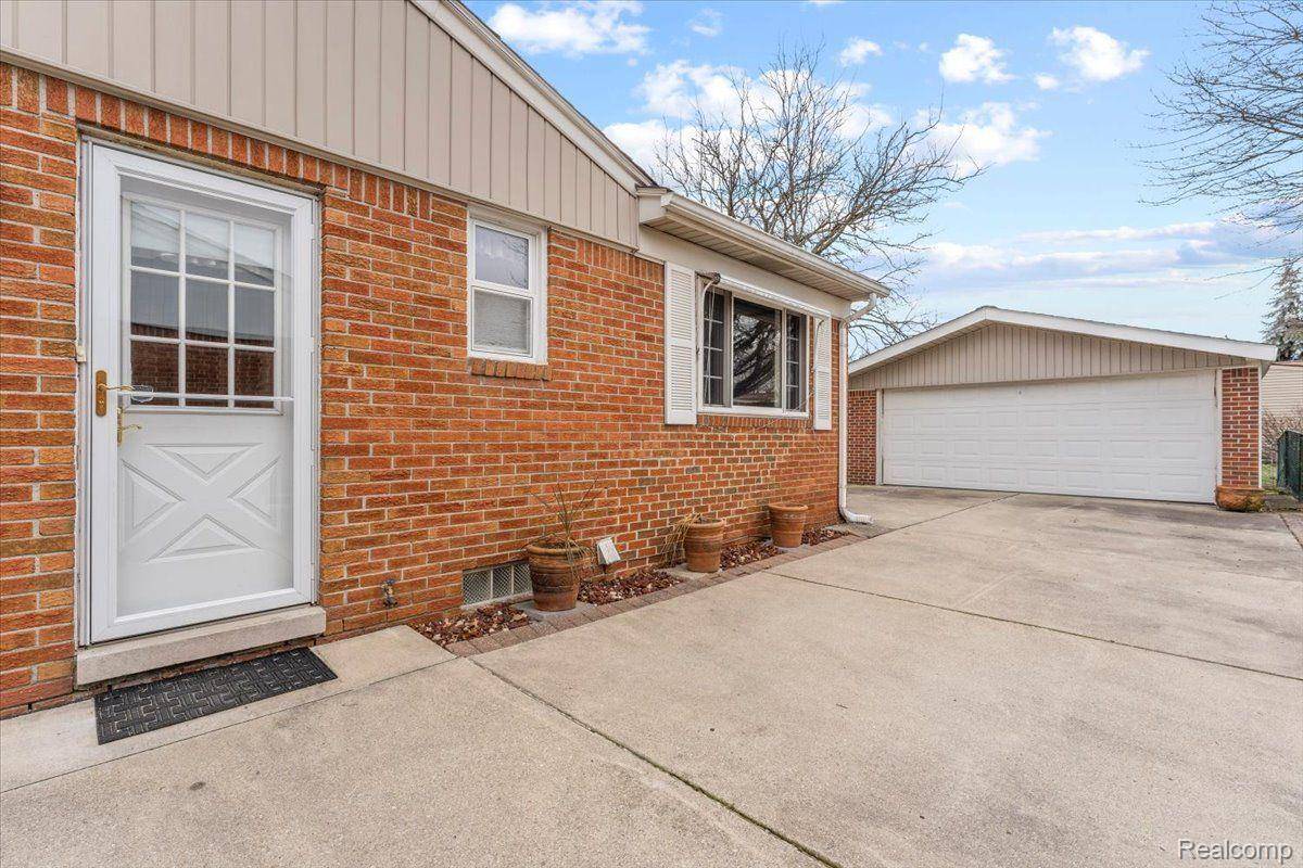 Woodhaven, MI 48183,22199 LORETTA ST