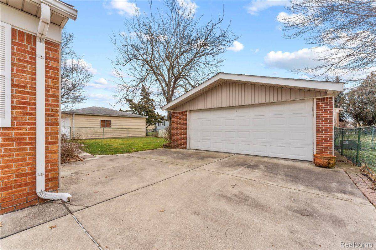 Woodhaven, MI 48183,22199 LORETTA ST