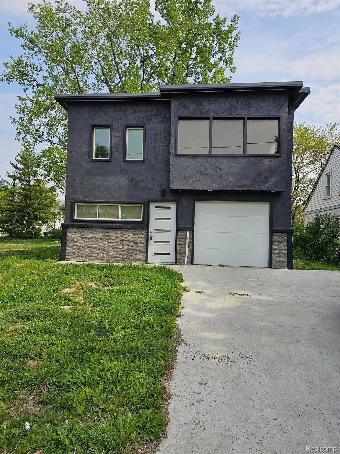 Roseville, MI 48066,17645 E 10 MILE RD