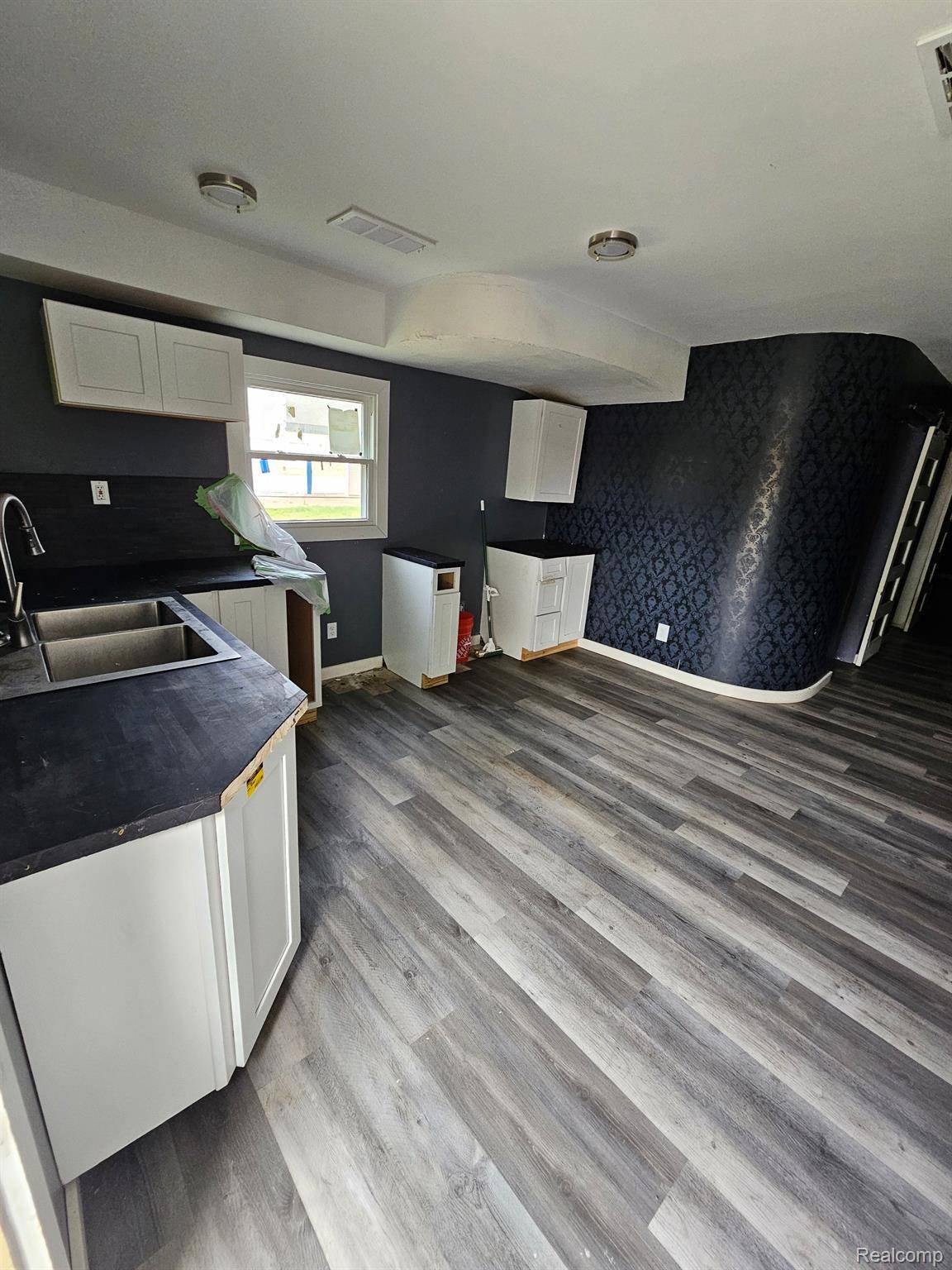 Roseville, MI 48066,17645 E 10 MILE RD