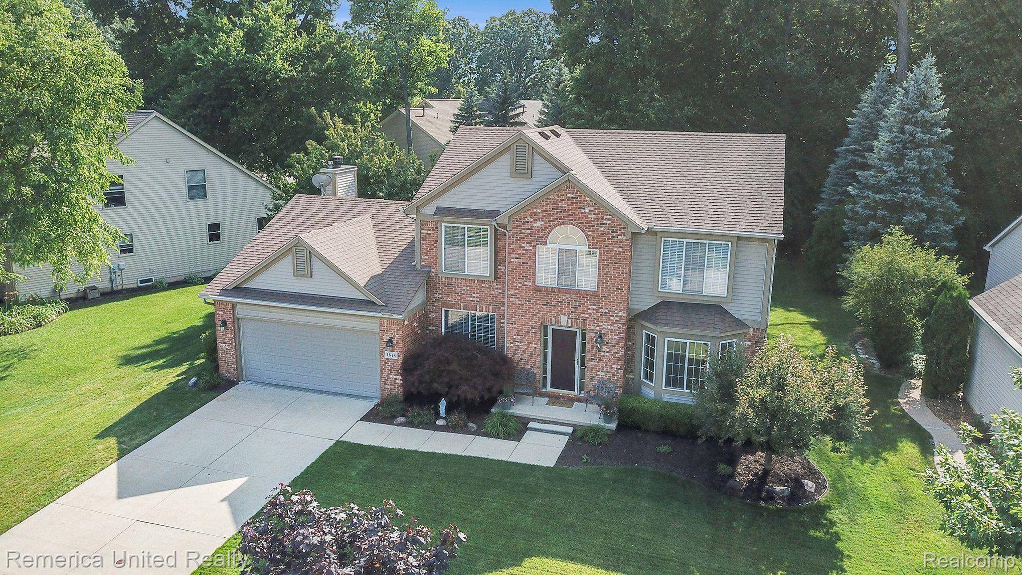 Howell, MI 48855,1813 WOODED VALLEY LN