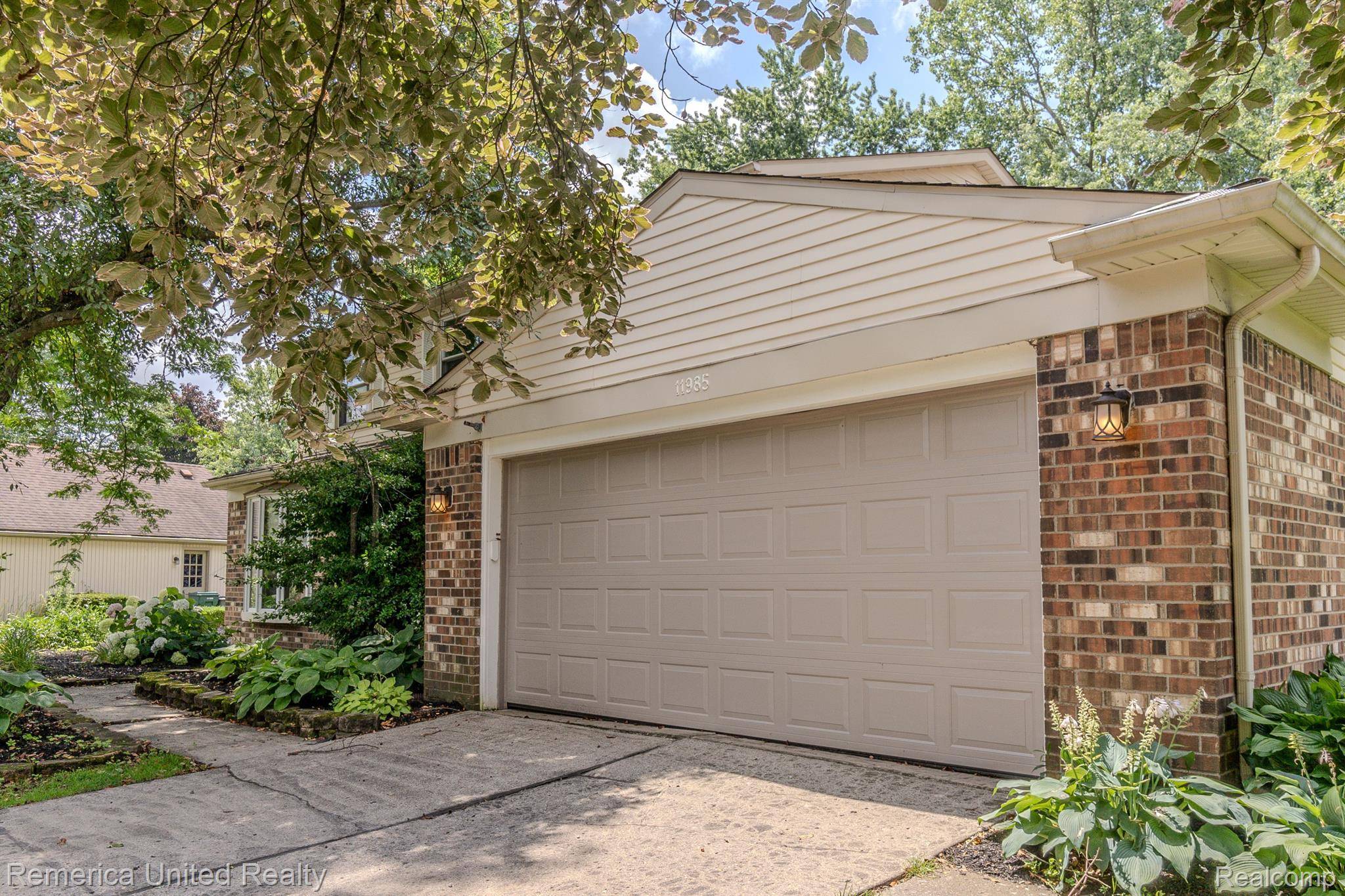 Plymouth, MI 48170,11985 LEIGHWOOD DR