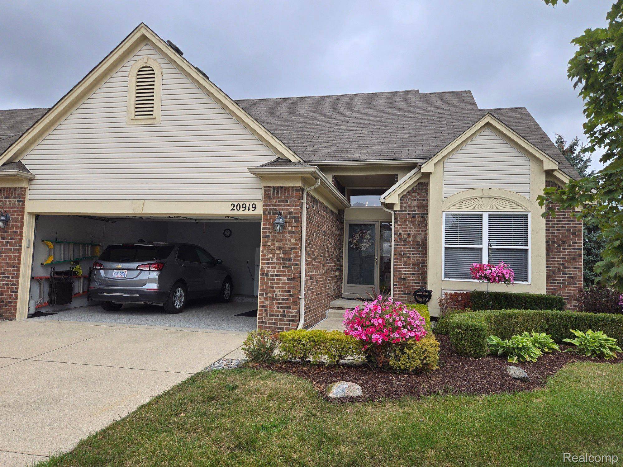 Macomb, MI 48044,20919 ROCKHILL DR