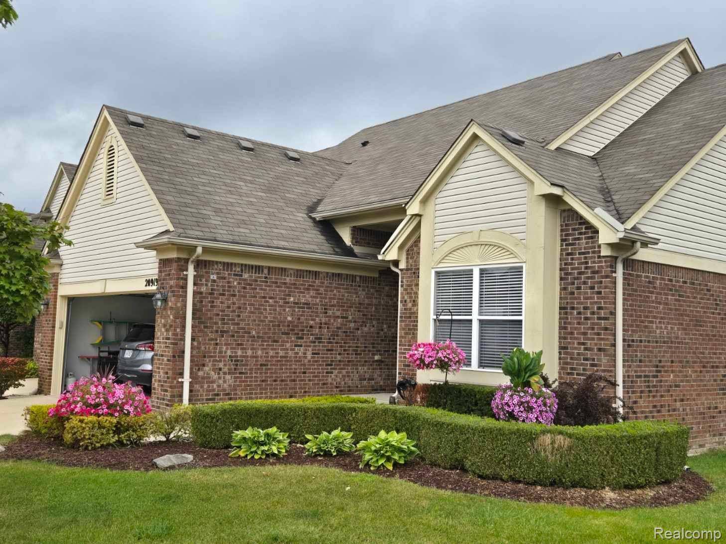 Macomb, MI 48044,20919 ROCKHILL DR