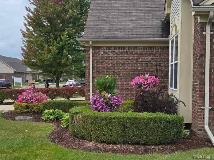 Macomb, MI 48044,20919 ROCKHILL DR