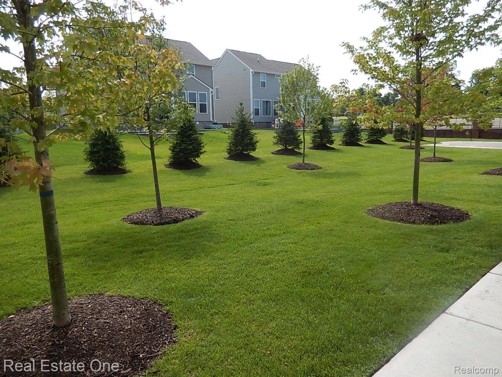 Wixom, MI 48393,123 MONUMENT LN