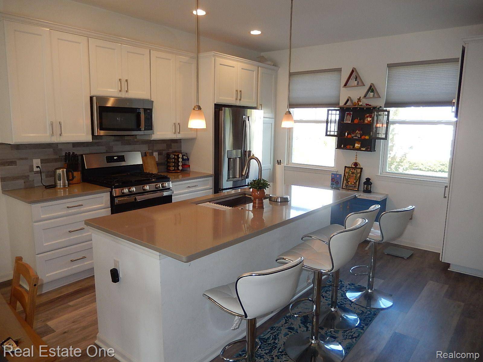 Wixom, MI 48393,123 MONUMENT LN