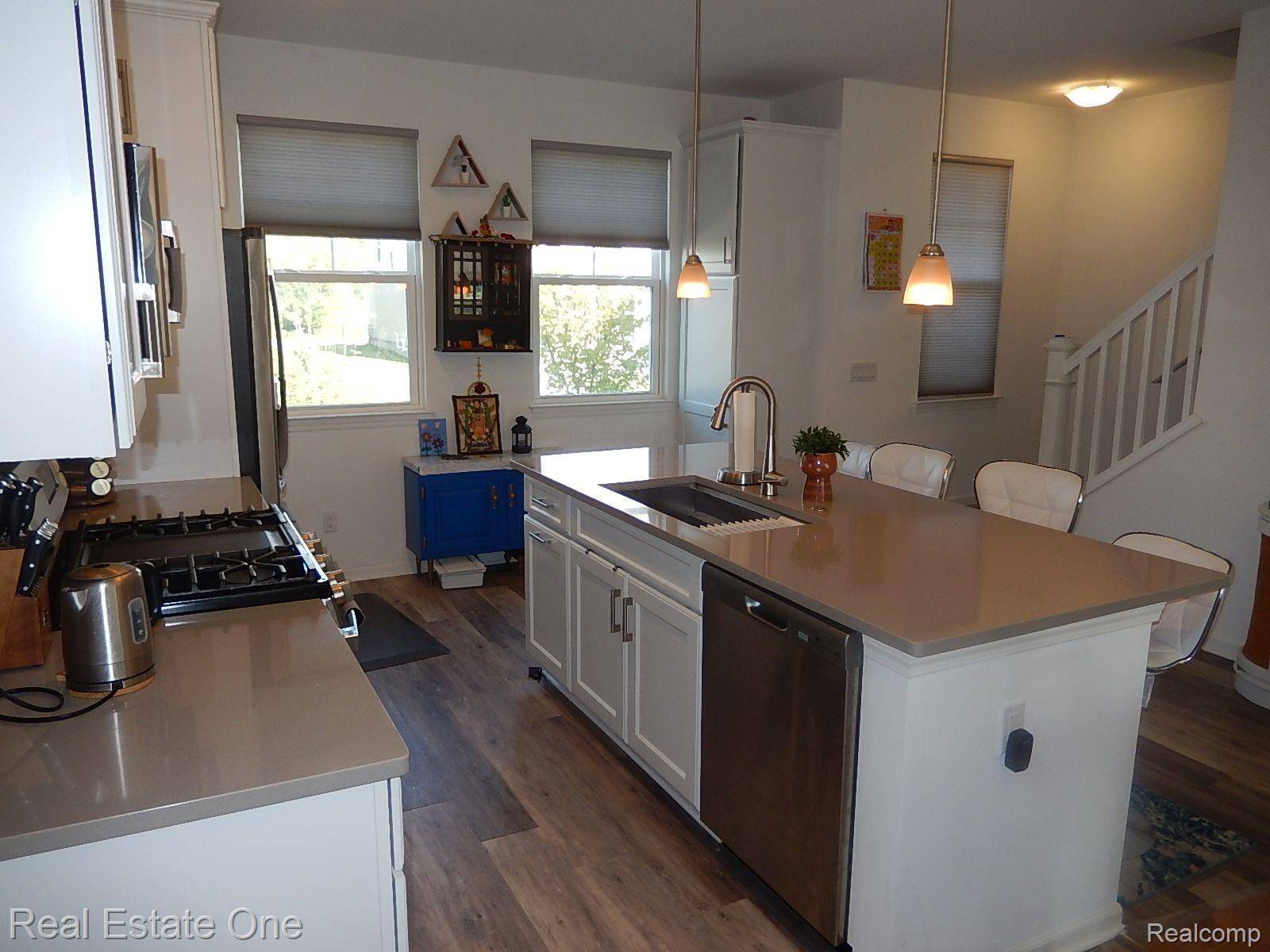 Wixom, MI 48393,123 MONUMENT LN