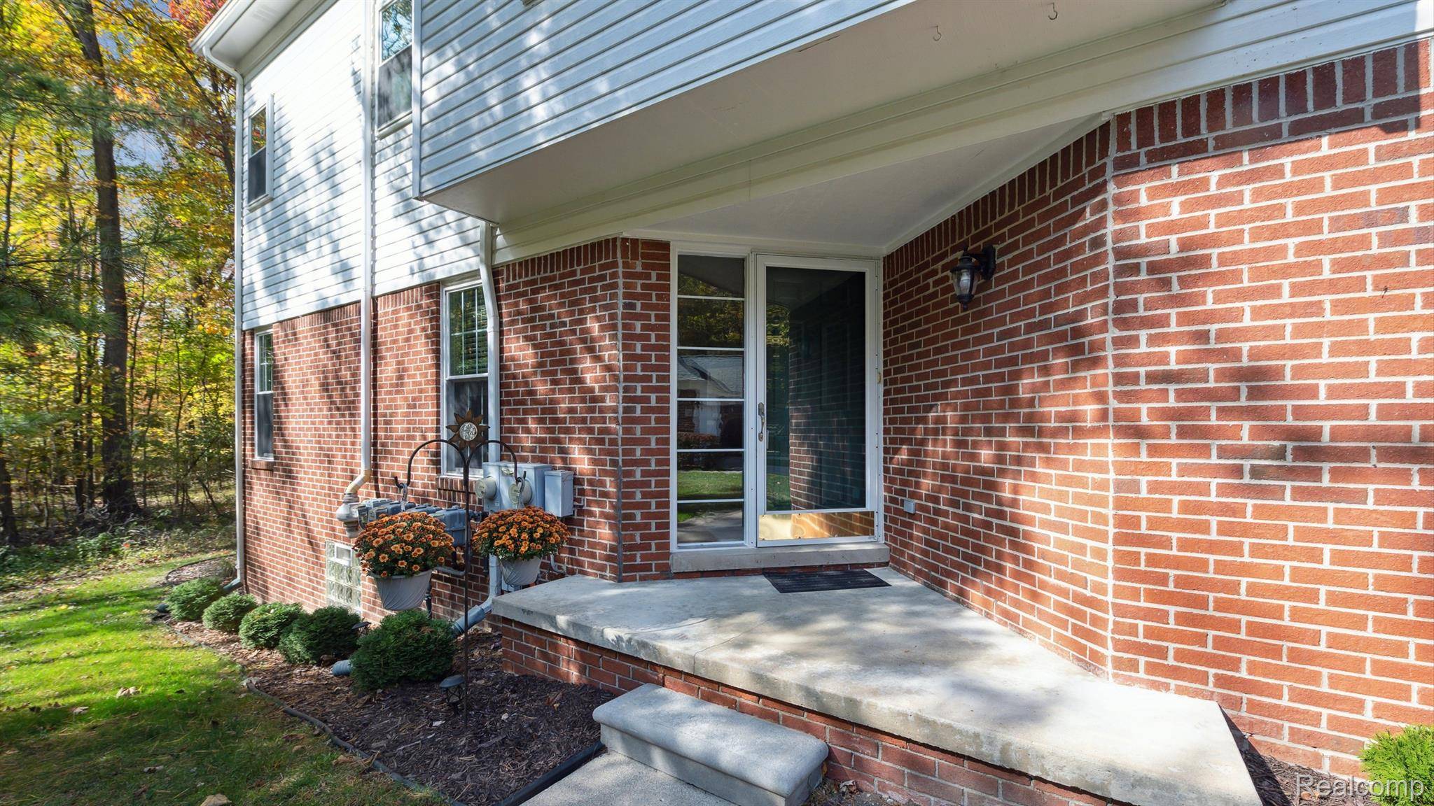 Wixom, MI 48393,650 Chestnut DR #21