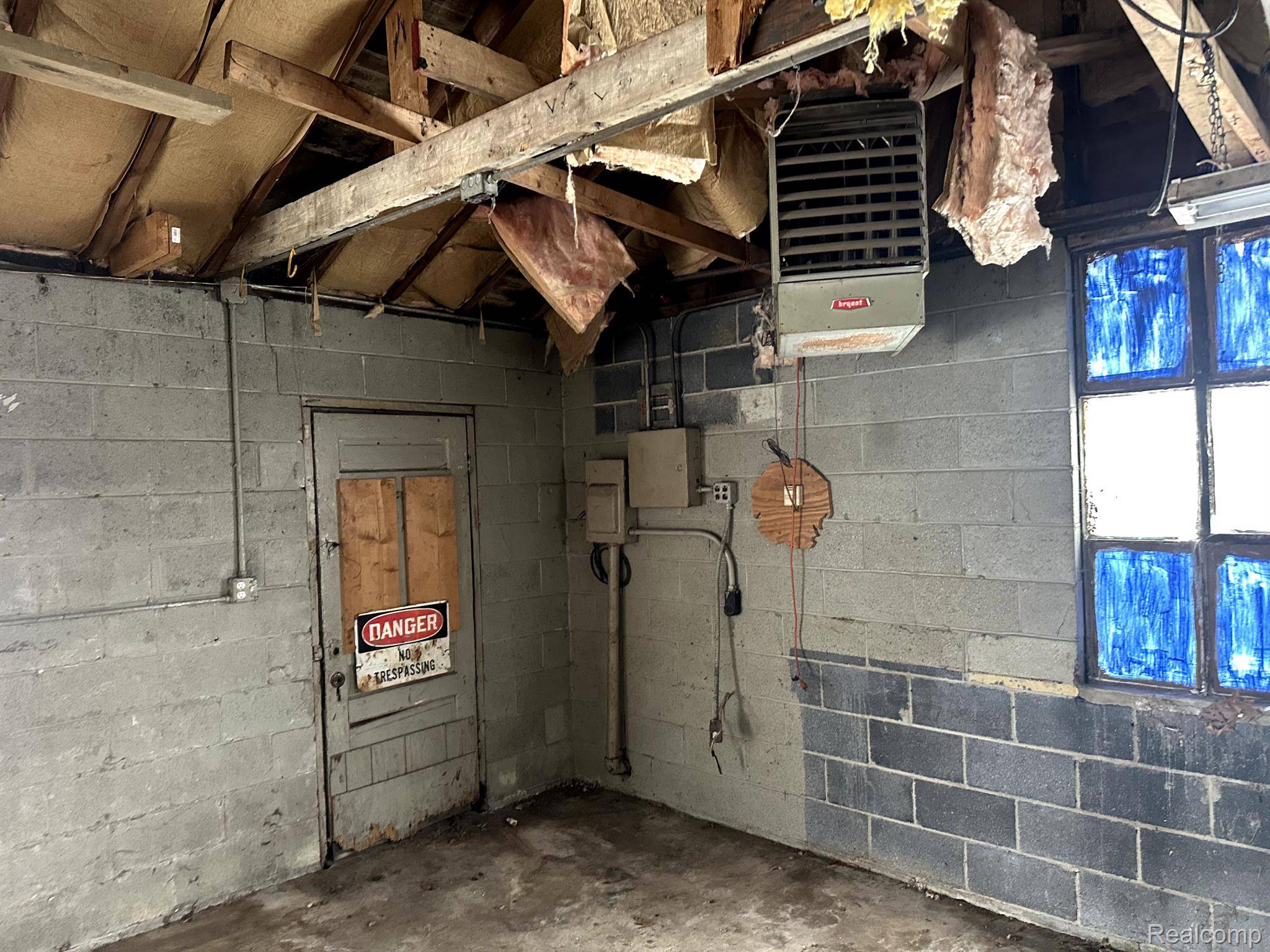 Waterford, MI 48327,6837 HATCHERY RD